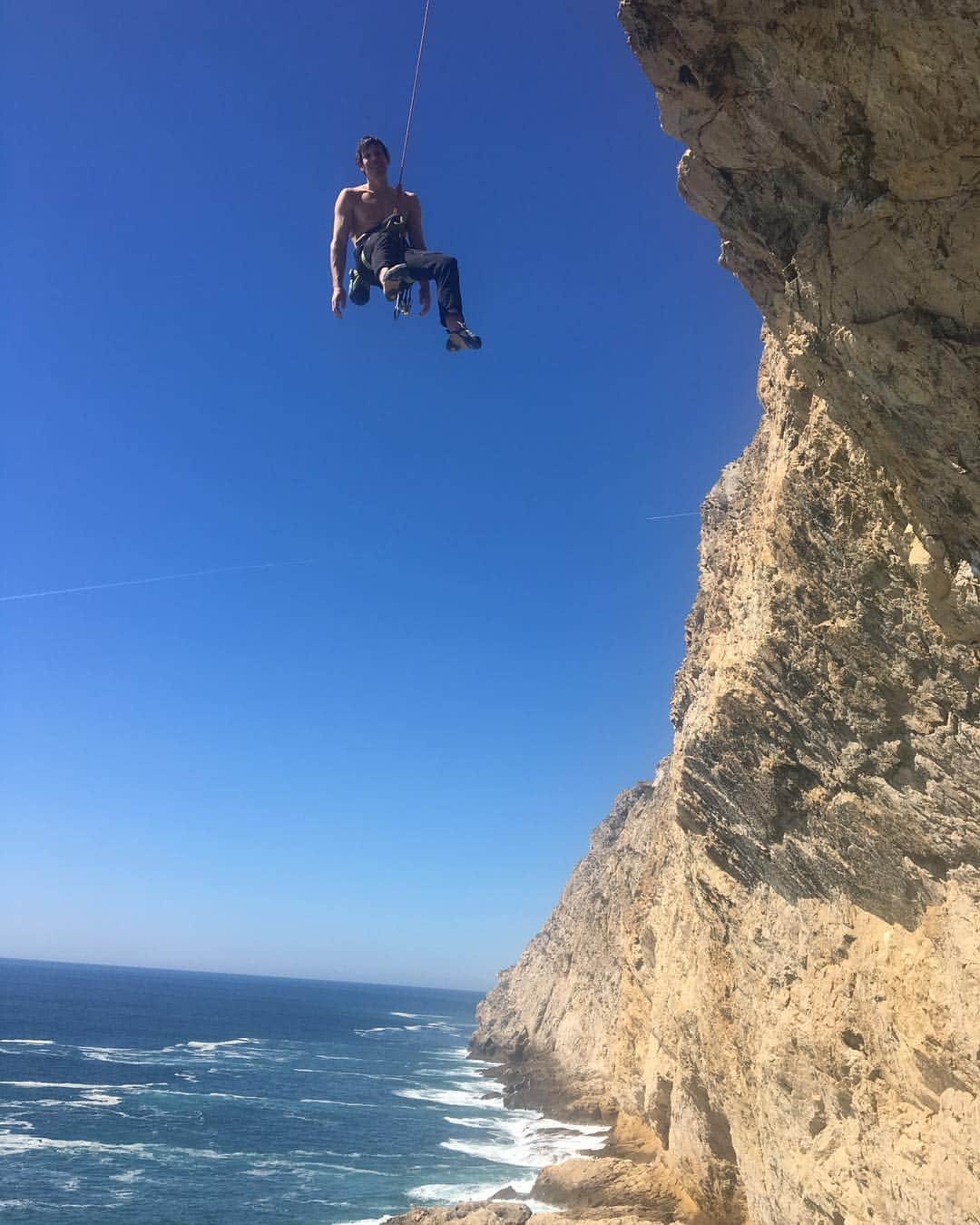 アレックス・オノルドさんのインスタグラム写真 - (アレックス・オノルドInstagram)「Vacation sport climbing is off to a good start! @sannimccandless pic.」3月16日 5時54分 - alexhonnold