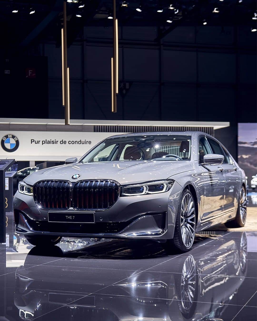 BMWさんのインスタグラム写真 - (BMWInstagram)「A symbol of luxury. Meet THE 7 at the Geneva International Motor Show.  #THE7 #BMW #7Series #BMWGIMS #GIMSSWISS」3月16日 6時00分 - bmw