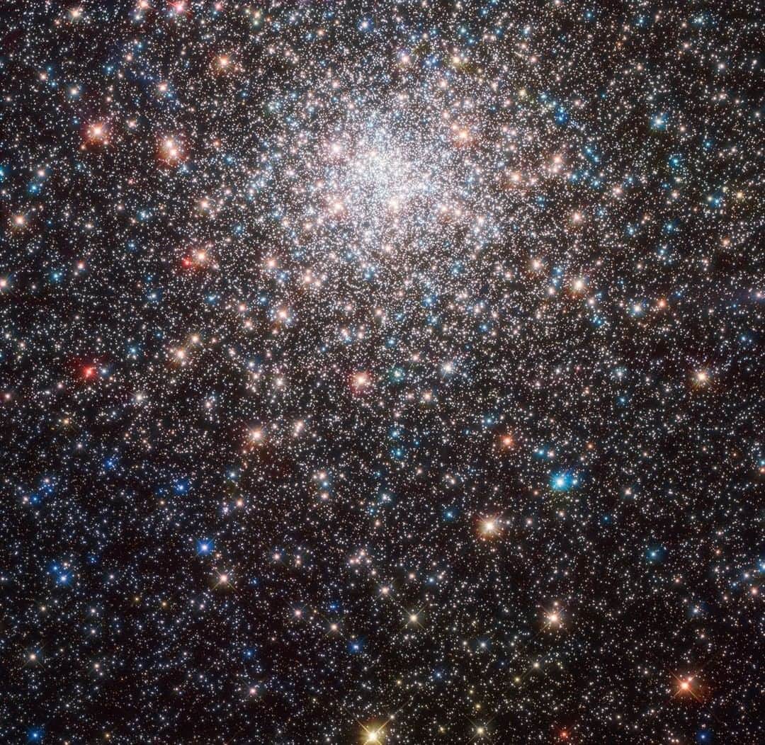NASAさんのインスタグラム写真 - (NASAInstagram)「🌟Shine bright like a cluster 🌟  @NASAHubble has done it again. This image reveals a globular cluster of stars in the constellation of Sagittarius, 18,000 light-years away from Earth. Don’t forget to shine bright today.  #HubbleFriday #NASA #ShineBright」3月16日 6時04分 - nasa