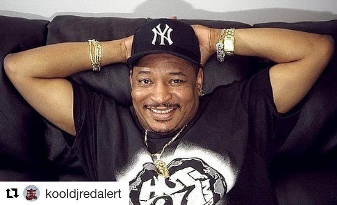 DJプレミアさんのインスタグラム写真 - (DJプレミアInstagram)「SUPER SALUTE TO  Happy Born Day (March 15th) in Paradise To Super Rockin' Mr. Magic, This Iconic Person Is The Blueprint To Having The Sounds Of Hip-Hop Being Play On Radio Today, He Was Like The EF Hutton Commercial "When EF Hutton Talks, People Listen". Sir Juice Took Upon Himself To Start Playing Hip-Hop On A Independent Station WHBI In NYC, By Buying AirTime Out His Own Pocket, From There He Built A Movement On The Airwaves. Through His Impact, @wbls1075nyc Took Him On Board For The Weekends With The Show "Rap Attack" Along With The Juice Crew.......... We Was Rivals When I Came To 98.7 Kiss FM And Later On During Mid 90's We Became Co-Workers On @hot97 I Will Always Have The Upmost Respect For Him As He Opened The Door For Me To Have A Career On Radio. #RedAlert35YEARRRS #HereToTellMyStory #RedTellingHisStory」3月16日 6時10分 - djpremier