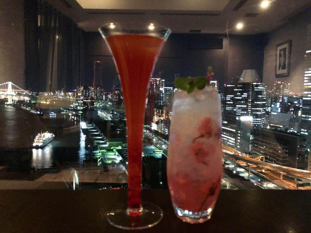 InterContinental Tokyo Bayさんのインスタグラム写真 - (InterContinental Tokyo BayInstagram)「桜の季節が近づいてまいりました🌸 20階にあるスカイビューラウンジでは、桜にちなんだドリンクを各種ご用意🍷🍸🍺🍾 ぜひ、自慢の夜景とともに春を感じるひとときをお過ごしください🌸🍀 . #intercontinental  #インターコンチネンタル東京ベイ#intercontinentaltokyobay #ホテルインターコンチネンタル東京ベイ  #スカイビューラウンジ#skyviewlounge #レインボーブリッジ #バー#bar#夜景 #waterfront  #非日常空間#桜#cherryblossom #sakura#春#spling #sparklingwine #chandon#redwine #クアトロメセスさくら#sake#さくらさくら #beer#サンクトガーレンさくら #cocktail#うらら#小春」3月16日 6時21分 - intercontitokyobay