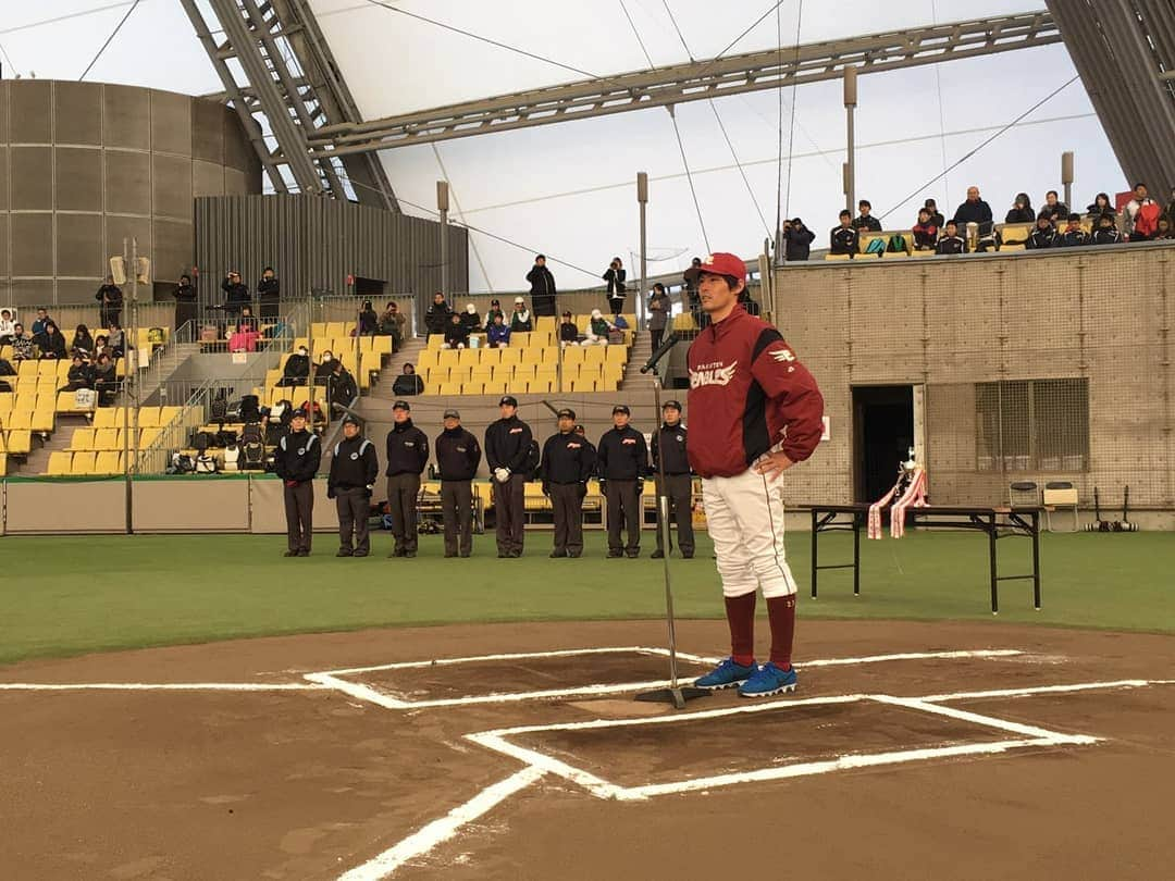 聖澤諒さんのインスタグラム写真 - (聖澤諒Instagram)「今日は、シェルコムせんだいにて東北野球大会があり、そちらで開会の挨拶をさせて頂きました。  明日は楽天FMラジオで楽天イーグルスのオープン戦の解説をさせて頂きます。  初のラジオ解説ですが、わかりやすく伝えられるように頑張ります(^-^) 聴いてくれる方はアプリのAt.Eaglesをダウンロードしてください。 質問や質問やメッセージも募集してるそうなのでよろしくお願いします☆」3月16日 17時16分 - ryo_hijirisawa23