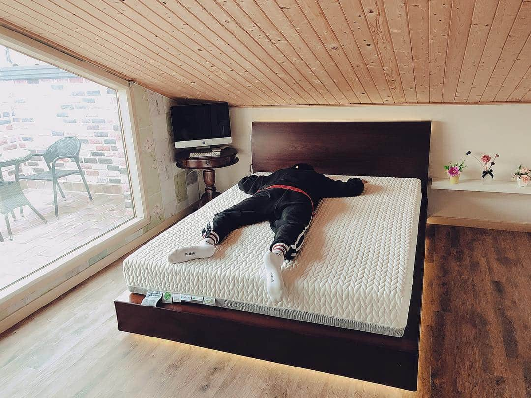 キソプさんのインスタグラム写真 - (キソプInstagram)「드디어 왔다😏 오늘은 꿀잠 예약💤 #KISEOP #벤스 #벤스가구」3月16日 15時51分 - ki_seop91