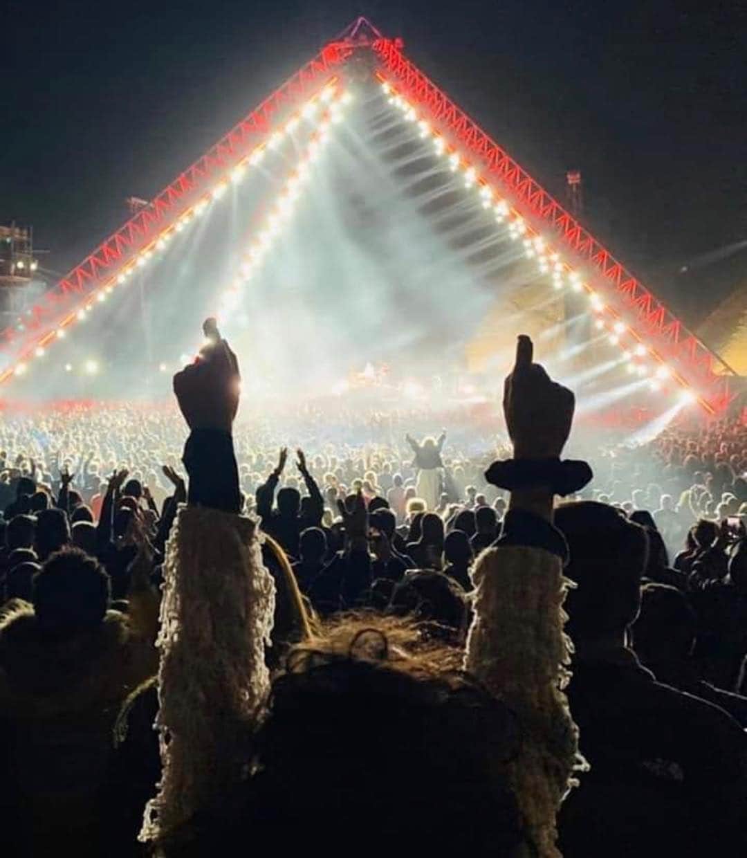 Chad Smithさんのインスタグラム写真 - (Chad SmithInstagram)「Thank u to everyone who traveled far and wide to come to Egypt. And everyone at home who watched. Music is truly the universal language.」3月16日 15時45分 - chadsmithofficial