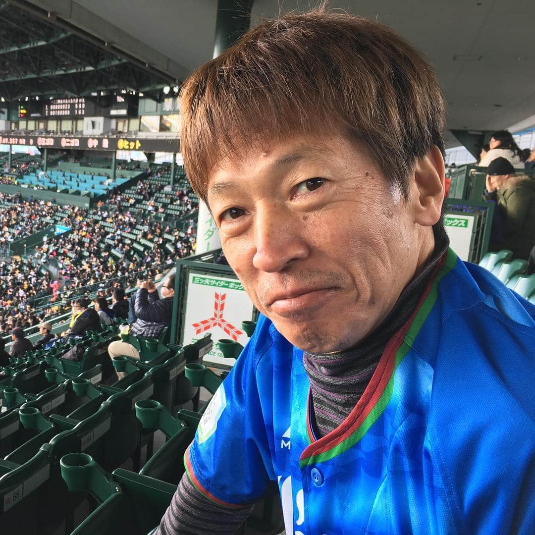 山田スタジアムさんのインスタグラム写真 - (山田スタジアムInstagram)「試合に集中したいのにめっちゃ喋りかけてくる。帰ってくれへんかな  #阪神タイガース #埼玉西武ライオンズ #ちゃらんぽらん冨好  #甲子園球場  #オープン戦」3月16日 15時47分 - yamadastadium