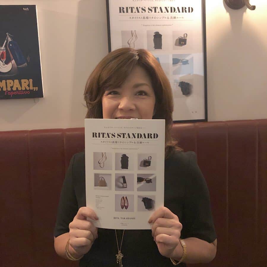 佐々木貞江さんのインスタグラム写真 - (佐々木貞江Instagram)「スタイリスト 高橋リタさんの 本  RITA S STANDAD  春にむけて  色々参考になる！  #高橋リタ #ritasstandard #シンプル&洗練 #おめでとう㊗️」3月16日 15時49分 - sadaebam