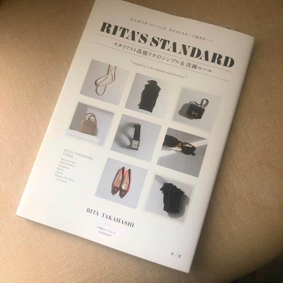 佐々木貞江さんのインスタグラム写真 - (佐々木貞江Instagram)「スタイリスト 高橋リタさんの 本  RITA S STANDAD  春にむけて  色々参考になる！  #高橋リタ #ritasstandard #シンプル&洗練 #おめでとう㊗️」3月16日 15時49分 - sadaebam