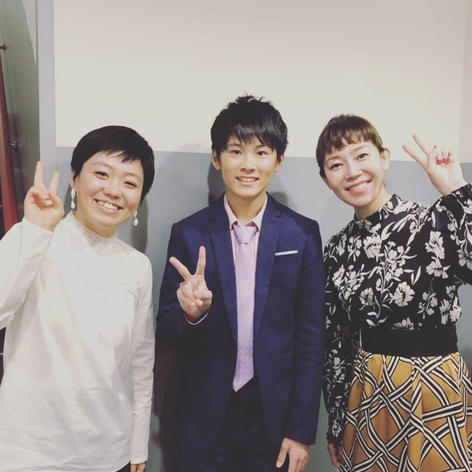 須藤理彩さんのインスタグラム写真 - (須藤理彩Instagram)「昨日3/15〜公開の映画「まく子」。 本日、公開記念舞台挨拶でした☺️ 監督の若き才能に、おばちゃんしのごの言わず身を委ね、思春期のもがきながらも成長する息子の尊さに勇気を貰い、こうして無事皆様の元へとまかれたこと、安堵と、楽しみでいっぱいです。 是非皆様の声で、更に「まく子」が広がっていきますよう、応援よろしくお願い致します‼️ #まく子 #鶴岡慧子 監督  #山崎光」3月16日 16時09分 - ichico_smile