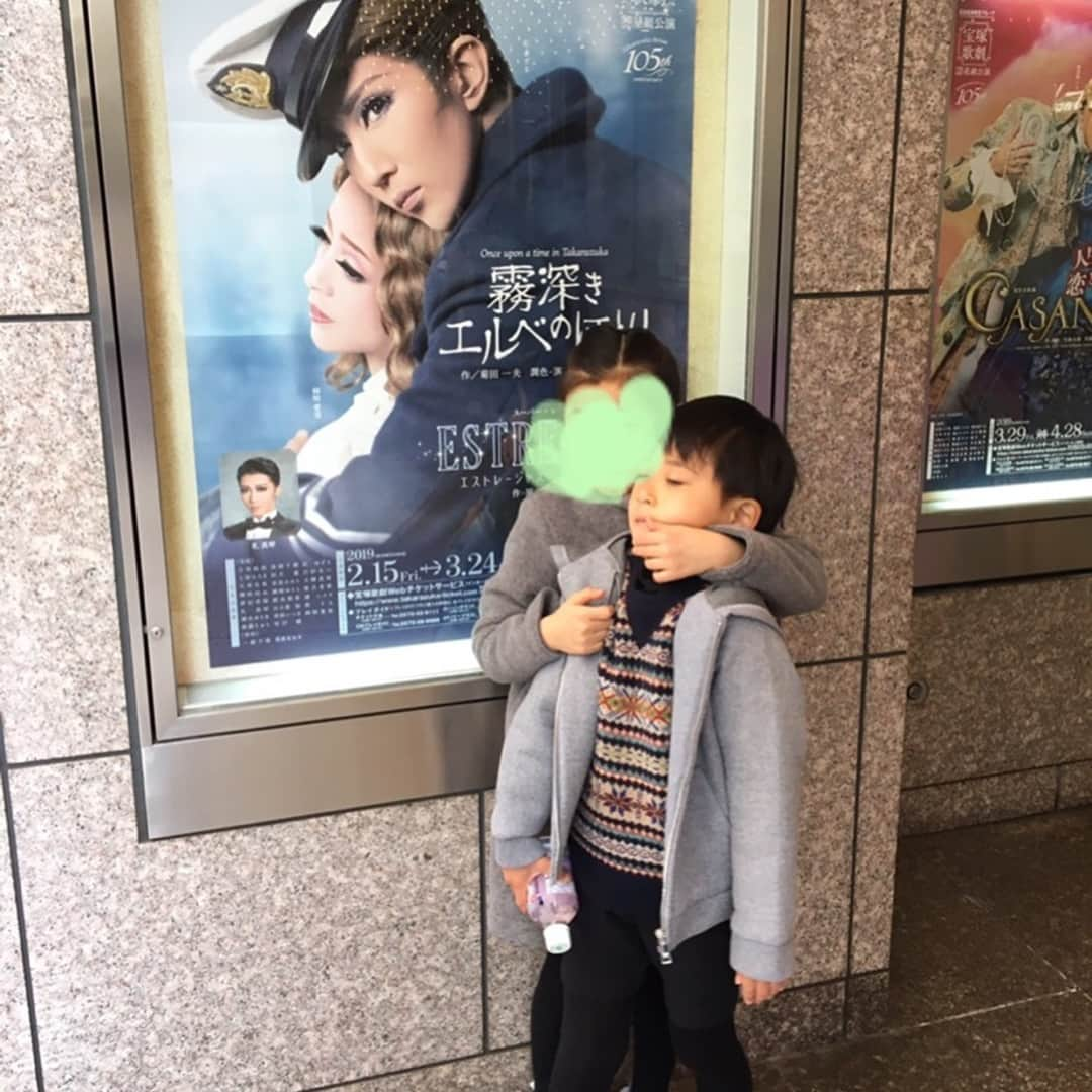 市川海老蔵 （11代目）さんのインスタグラム写真 - (市川海老蔵 （11代目）Instagram)「* They went to Takarazuka for the first time. Wondering how they enjoyed it...? 子供達はおめかしして初宝塚✨ どうだったんだろ？ 感想知りたーい  #市川海老蔵 #海老蔵 #成田屋 #歌舞伎  #六本木歌舞伎 #羅生門 #ABKAI #ABMORI #ebizoichikawa #ebizo #kabuki #thunderparty  #classic」3月16日 16時01分 - ebizoichikawa.ebizoichikawa