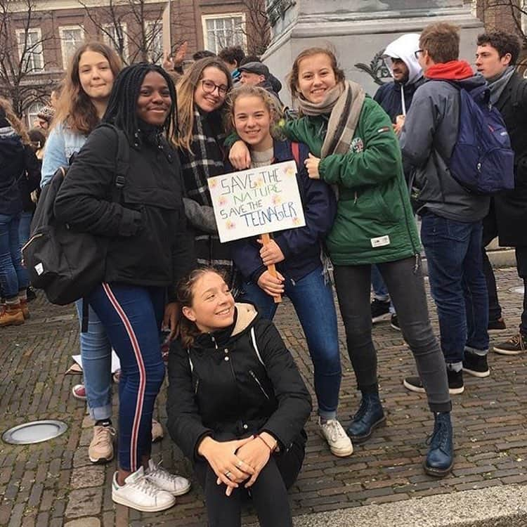 ベレン・サートさんのインスタグラム写真 - (ベレン・サートInstagram)「#FridaysForFuture #SchoolStrikeForClimateChange」3月16日 16時11分 - berenn_saat