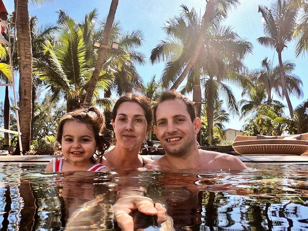 ルノー・ラビレニさんのインスタグラム写真 - (ルノー・ラビレニInstagram)「Baignade familiale 👨‍👩‍👧🥰🏖 Comme un samedi 🤩 #clubmedlapointe」3月16日 16時34分 - airlavillenie