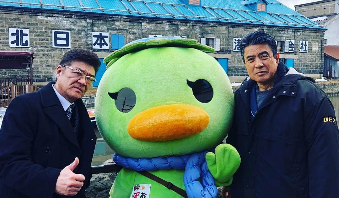 小沢仁志さんのインスタグラム写真 - (小沢仁志Instagram)「小樽運河で撮影中 ご当地キャラに写真を せがまれて…笑 運がっぱ❗️」3月16日 16時32分 - ozawa_hitoshi