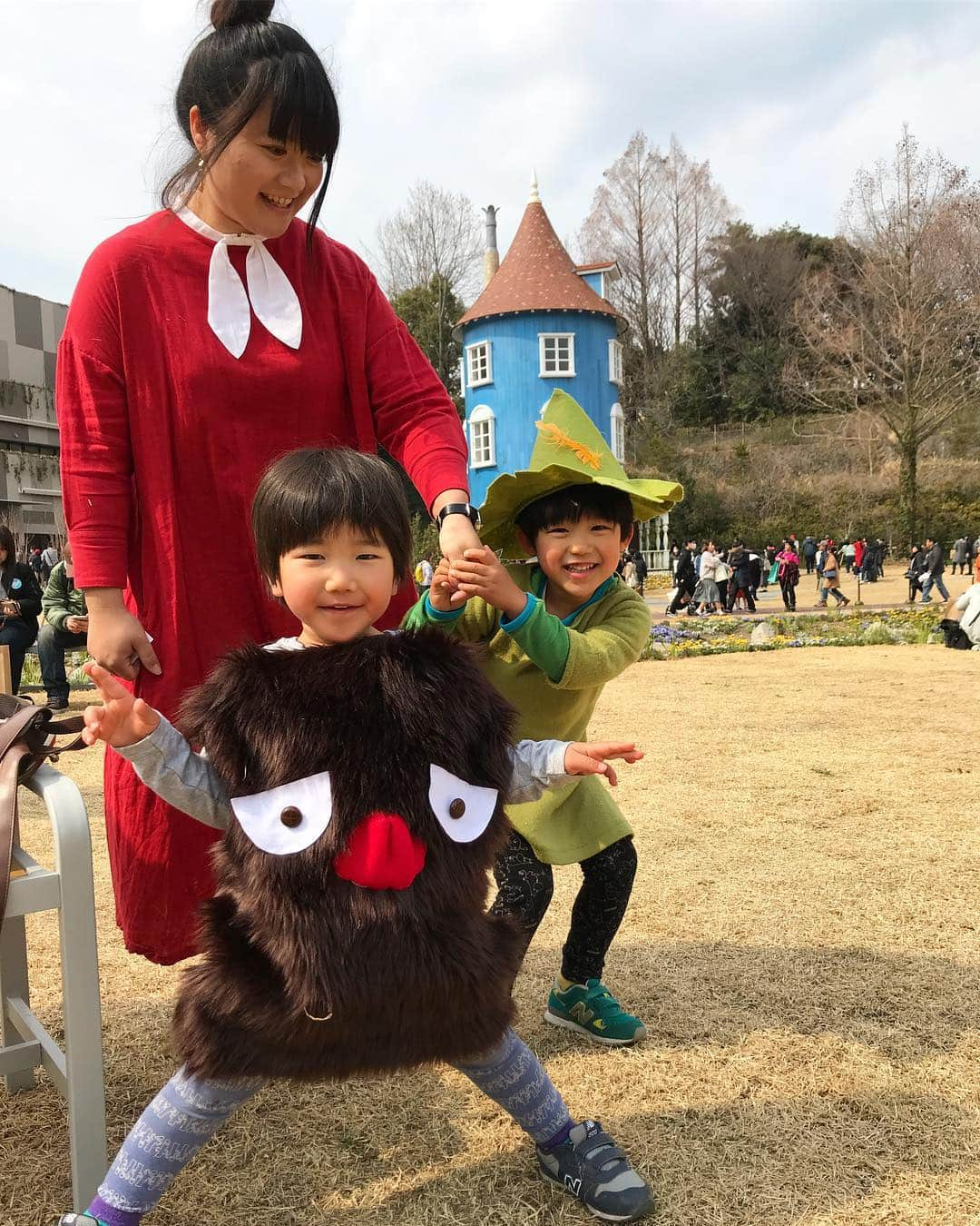 ムーミンさんのインスタグラム写真 - (ムーミンInstagram)「Welcome to Moominvalley Park✨ Today was the grand opening and we met a lot of adorable Moomin fans🥰😍 Swipe for more pictures!👉 #moomin #moominvalleypark #moominvalley #cosplay #mymoomin #moominofficial #ムーミン #メッツァ #ムーミン谷 #メッツァビレッジ」3月16日 16時44分 - moominofficial