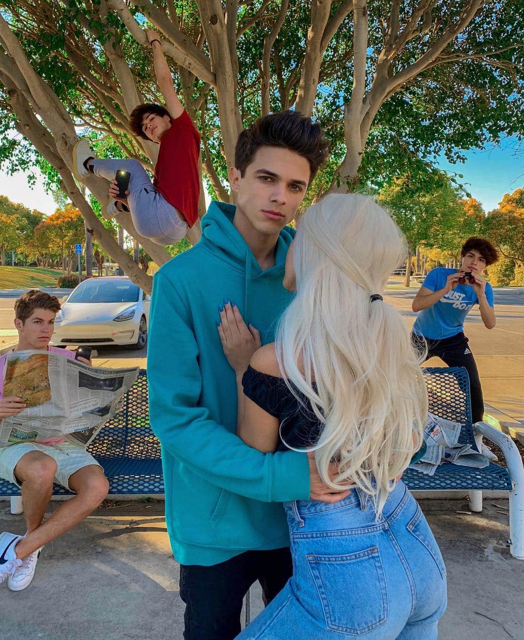 Brent Riveraさんのインスタグラム写真 - (Brent RiveraInstagram)「When your friends won’t leave you alone..😫😡 (tag a friend who would do this😂)」3月16日 16時44分 - brentrivera