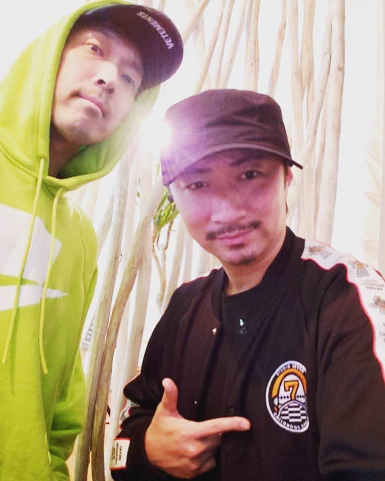のインスタグラム：「キラ(^^) 今日も制作作業 ありがとうございました✨ ナオトさんに頂いたGUさんとSEVENのコラボセットアップ着させて頂きました🙋🏻‍♂️ 着心地も良いです✨  #iinodetel #thx」