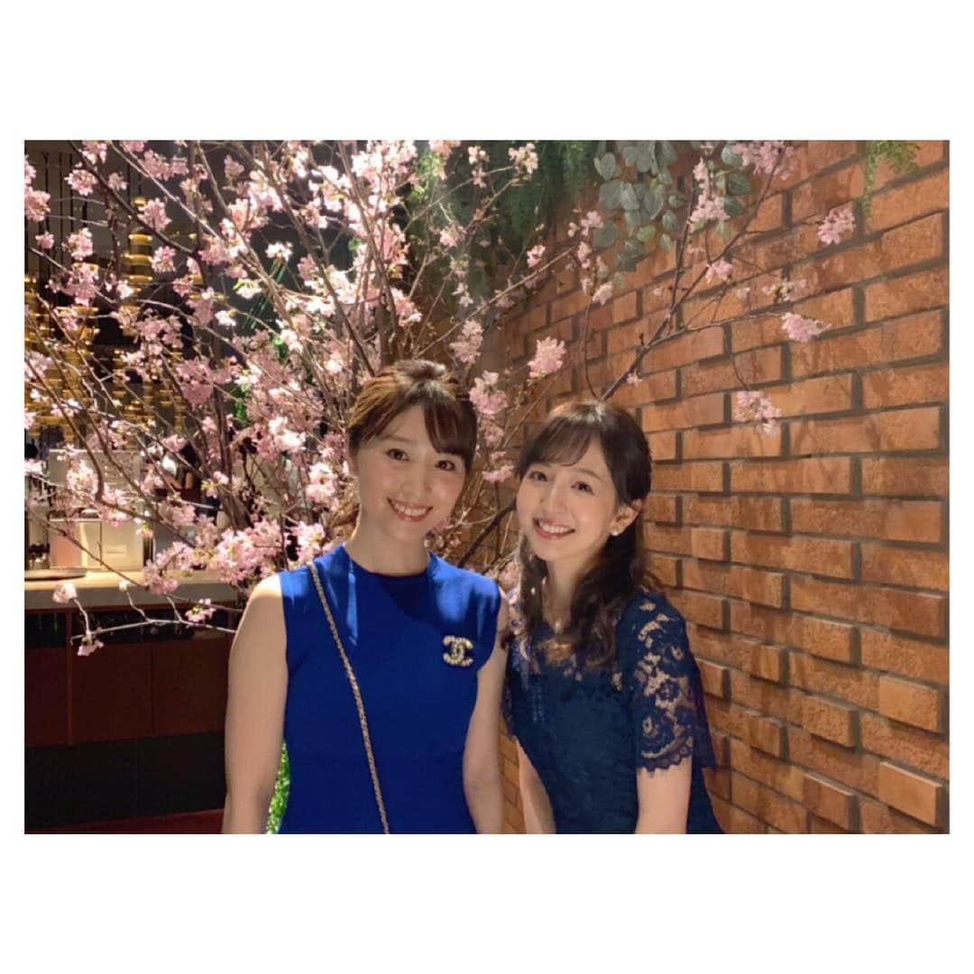 伊藤弘美さんのインスタグラム写真 - (伊藤弘美Instagram)「☺︎﻿ ﻿ 先日、大学のお友達の結婚パーティーへ✨﻿ ﻿ 幸せな笑顔を見ることができてhappy🌸﻿ お互いを思い合う﻿ 新郎新婦の姿がとても素敵でした☺️💞﻿ ﻿ 末永くお幸せに🕊✨﻿ ﻿ #happywedding #❤️﻿」3月16日 16時52分 - hiromi_ito831