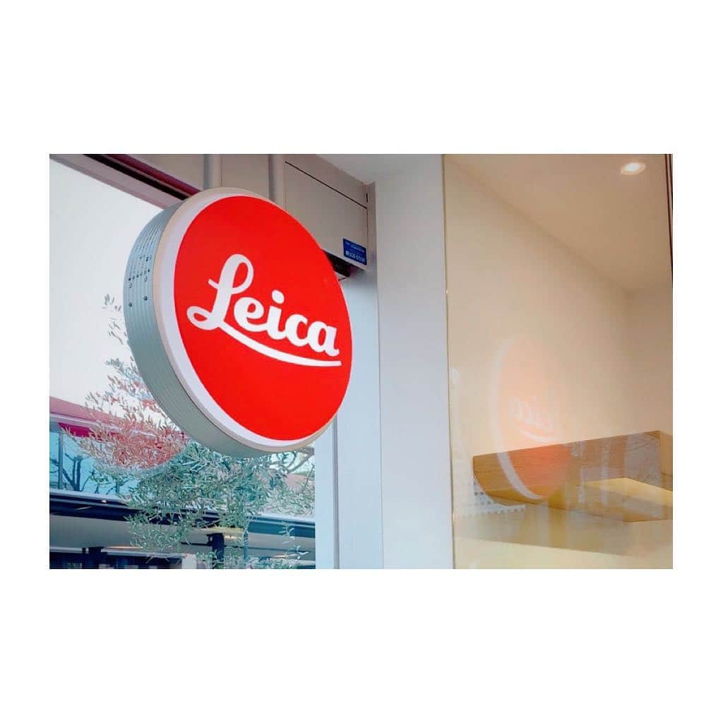 紗々さんのインスタグラム写真 - (紗々Instagram)「大好きで、ずっと通っていた北村写真機店が、明日で閉店…(；ω；)涙。 * 忙しくて今日になってしまいましたが、行ってきました✨ * そして、実はずーっと欲しかったライカのチェキを思い切って購入しました‼️(みんなカレンダー買ってくれて本当にありがとう(;´༎ຶД༎ຶ`)号泣。 * 今までは事務所のチェキを借りてたけど、これからはライカです✨（＾ω＾）どや * 次回からライカチェキ会です！楽しみ🌸写りすぎたら恐怖だがw * 鎮西さんは今日も鎮西さんで、楽しかったです✨そして、本当にありがとうございました(；ω；)寂しくなるけど、また遊びに(買い物に)いきます‼️ * #北村写真機店 #代官山 #蔦屋書店代官山 #ライカ #チェキ #ライカゾフォート #daikanyama #leica #leicasofort #photography #instagram」3月16日 16時53分 - 03sasa03