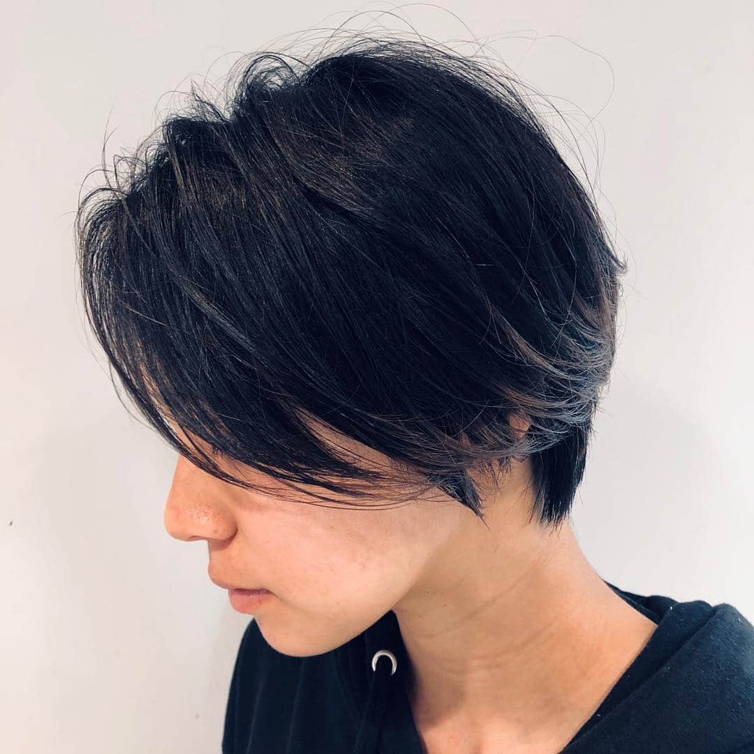 宮坂桃子のインスタグラム：「出産予定日1ヶ月前になりしばらく髪切れなくなりそうなので @f.seaside さんにカットしていただきました✄ 自分で画像探して持って行くより自分に合った髪型にしてくれるのでいつもお任せでお願いしてます🙏 かっこいいママになったのでこの勢いで2人目産んできます！！！！笑 ありがとうございました！」