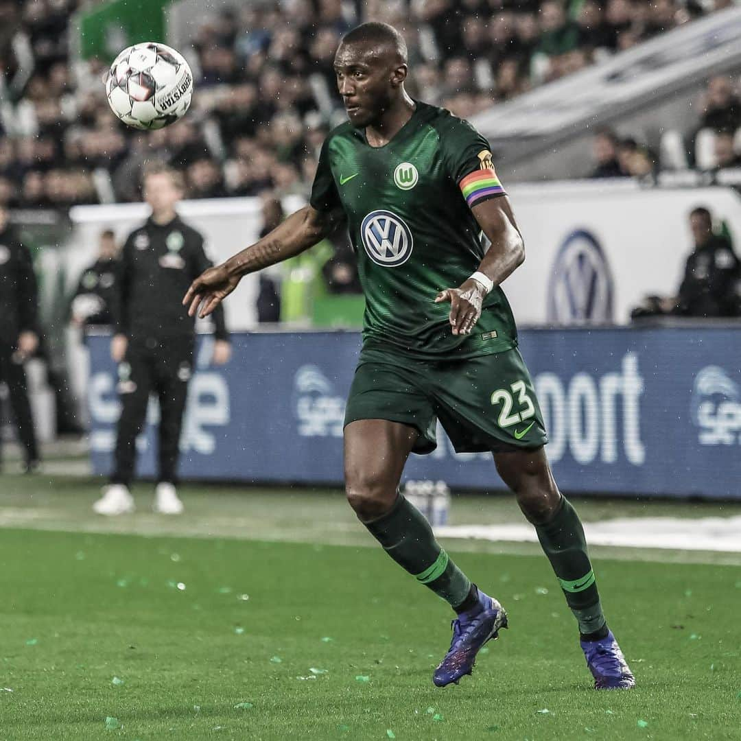 VfLヴォルフスブルクさんのインスタグラム写真 - (VfLヴォルフスブルクInstagram)「MATCHDAY💚❤️⚽️! Was denkt ihr, wie die Wölfe sich heute in der Volkswagen Arena gegen @f95 schlagen werden? #wobf95 #bundesliga #matchday #immernurdu #vflwolfsburg #arbeitfussballleidenschaft」3月16日 16時56分 - vfl.wolfsburg