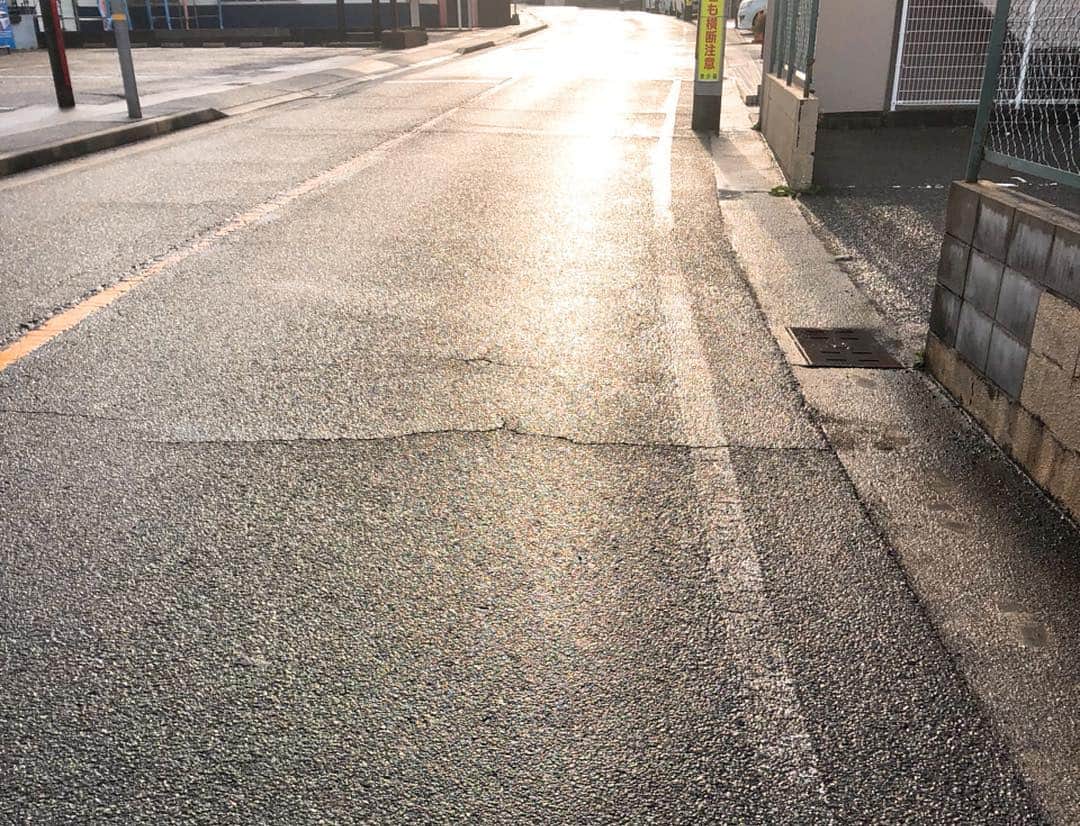 峰のりえさんのインスタグラム写真 - (峰のりえInstagram)「めちゃええ牛すじもらったのでシンプルにジャワカレー辛口！！ うちの知ってる牛すじの域を超えてた😭💕 そして雨上がりの朝日がめちゃ綺麗！！ 今日もええ撮影するぞー💕」3月16日 8時14分 - minenorie0428