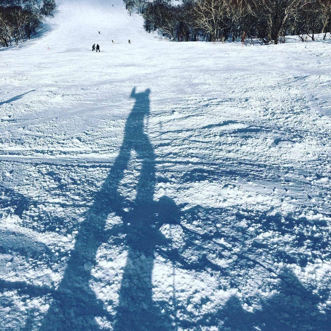 佐藤尚之さんのインスタグラム写真 - (佐藤尚之Instagram)「ニセコ、最高でした。 でも、季節がギリギリで下の方はジャリジャリ。次回はもう少し早い時季に来よう！  #ニセコ  #スキー⛷」3月16日 8時35分 - satonao310