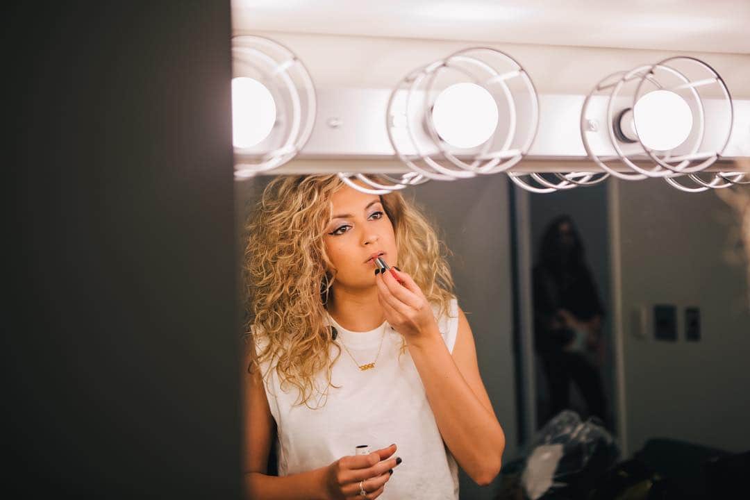 トーライ・ケリーのインスタグラム：「thinking about ketchup chips..🙇🏼‍♀️🍅 see you tomorrow Vancouver!!🇨🇦」