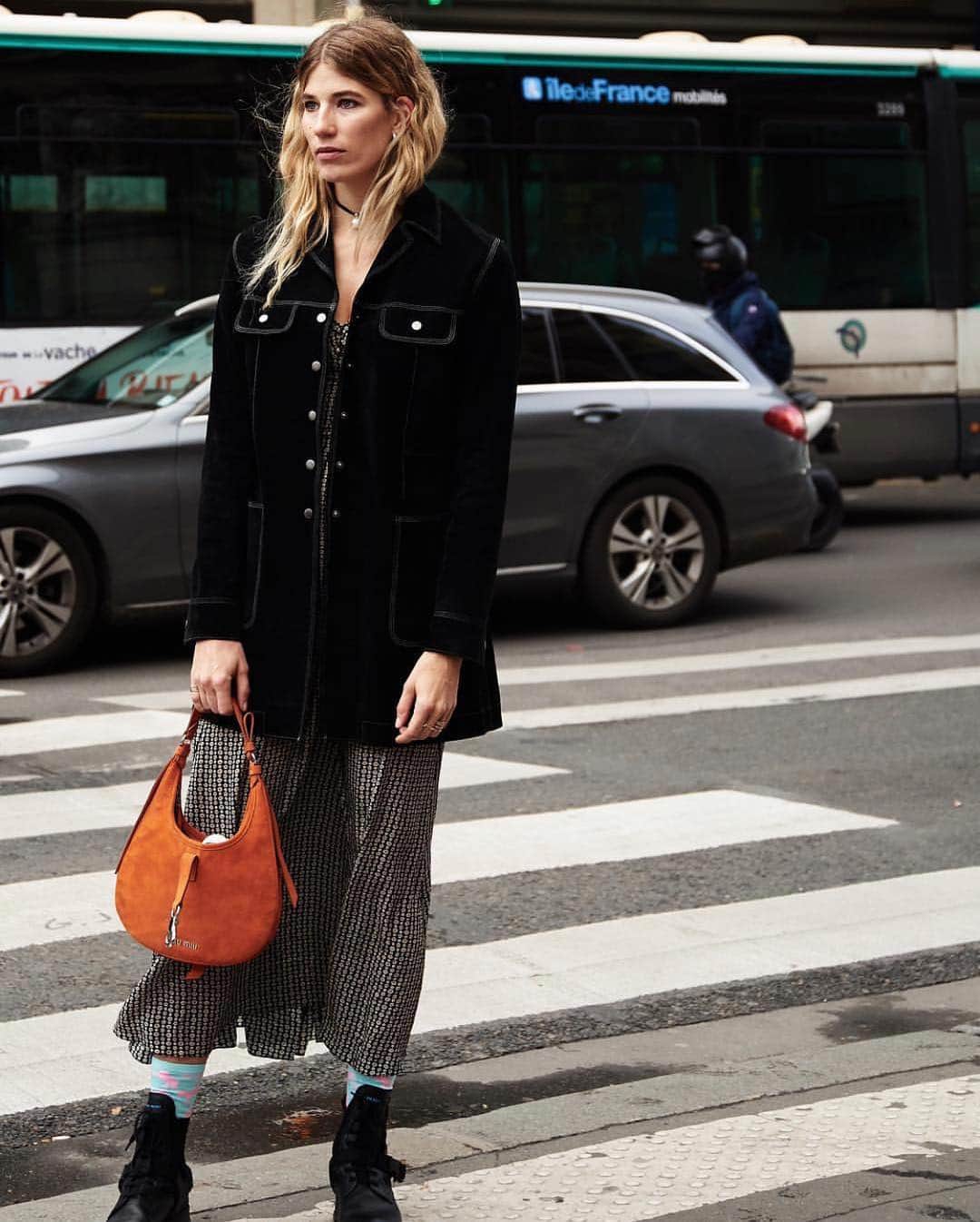 STREET STYLEのインスタグラム：「@veronikaheilbrunner, photo by @ankazarzyckaa」