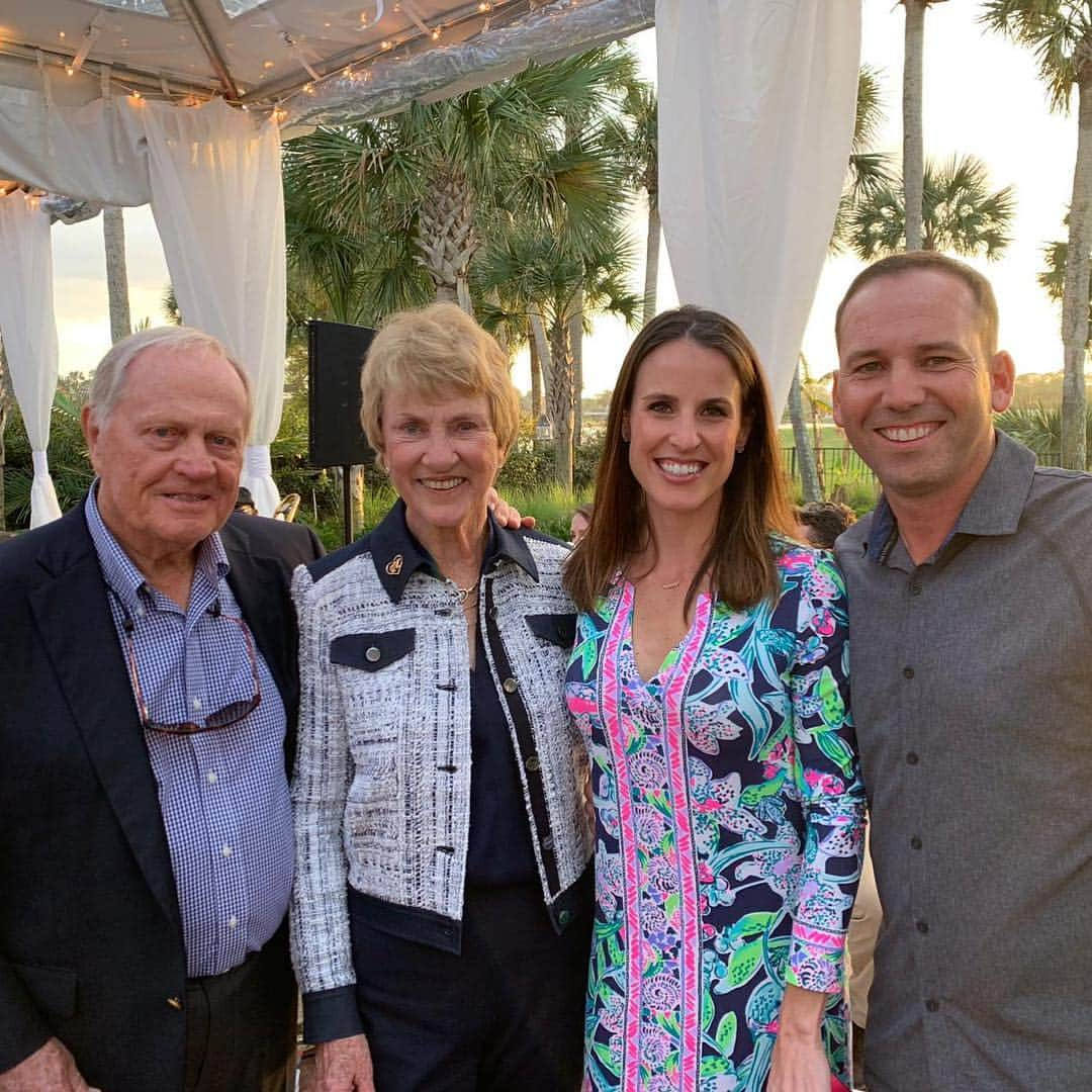 セルヒオ・ガルシアさんのインスタグラム写真 - (セルヒオ・ガルシアInstagram)「Great to spend some time with Jack and Barbara at THE PLAYERS Past Champions Party at the @pgatourcommish house. It was a great way to start off the week!Going for it this weekend after a solid round today. . Gran velada en la fiesta de campeones del @theplayerschamp en casa del @pgatourcommish. Siempre es un honor compartir tiempo con Jack y Barbara Nicklaus. Vamos a por todas en el fin de semana.」3月16日 8時53分 - thesergiogarcia