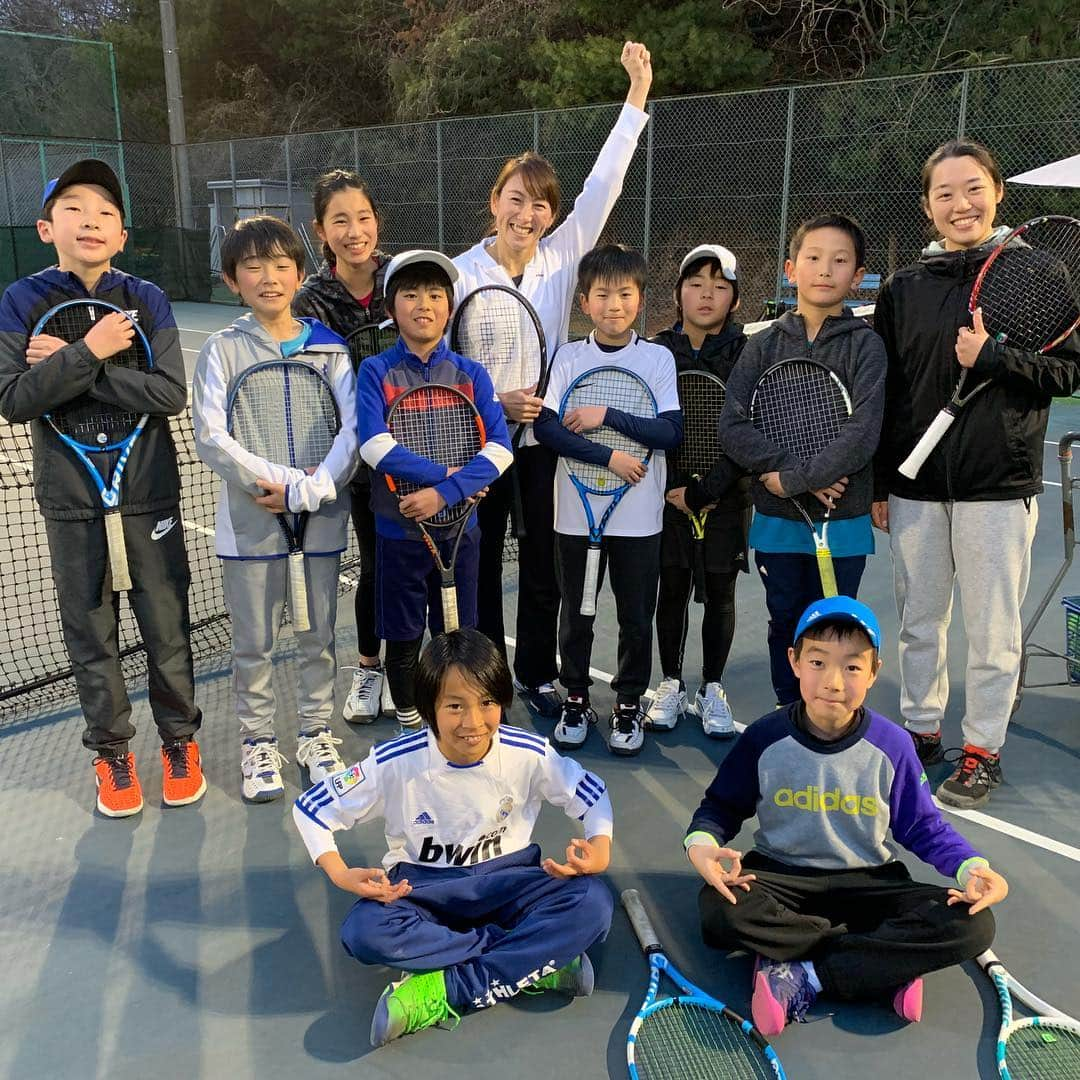 杉山愛さんのインスタグラム写真 - (杉山愛Instagram)「久しぶりにアカデミーをコーチング🎾 だいぶ暖かくなってきたね〜🌸 もうすぐ小学校を卒業する子もいて✏️ みんなの成長の早さにただただビックリ🤭🤭」3月16日 9時33分 - aisugiyamaofficial