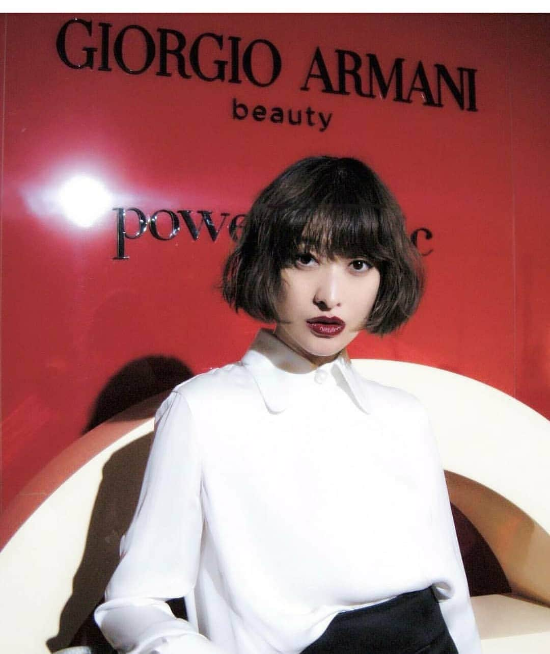 福川雅顕さんのインスタグラム写真 - (福川雅顕Instagram)「. 3/15 @armanibeauty から発売された パワーファブリックコンパクトがカバー力も手軽さも優秀 仕上がりは上品な女性観がうまれます . ミラノに招待されて メイク中にライブをしたものを 少し載せますね このリップの色が大人リッチで大好物😍 . #takethepower #armanibeauty  #ARMANI  #milano #ミラノ #makeup  #インスタライブ #老眼  #アイライナー は勘でやります」3月16日 9時38分 - masaakifukugawa