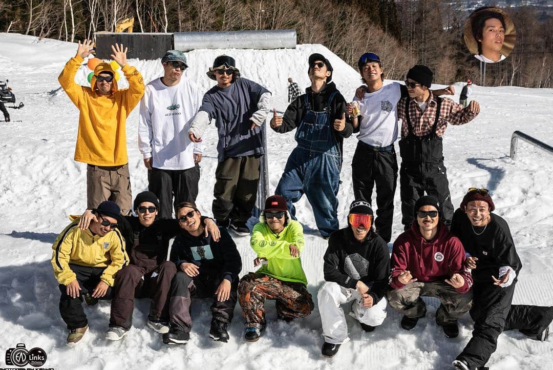 中村貴之さんのインスタグラム写真 - (中村貴之Instagram)「BREW GARDEN2019に来てくれたみんなありがとう🙌映れなかった人もいますが、総勢100人以上が遊びに来てくれました！ 滑りの写真はまたアップしたいと思います。まずは集合写真📸 @enlinks_pictures 🙏📸 @daisuke_shiba 🙏📸 なかなか見れないライダーがたくさん来てくれました🙌 @gakuhiramoto  @kakakakakakahaha  @makoto___takeda  @taka_brew  @naptimekaede  @treespring8  @yuyaakada (変な写真でごめん🙇笑) @kaitoonozaki  @kuyakubota  @yuichi_okuyama  @sy00000ta  @hiroki_nts  @takashi0421  @mashima_yuuki  @souta0125  #brewclothes #BREW GARDEN2019 #妙高杉の原スキー場  @m.s.p.c.sugipark  最高な遊び場を作ってくれたパーククルーにはほんとに感謝です！ありがとうございました🙏」3月16日 9時41分 - taka_brew