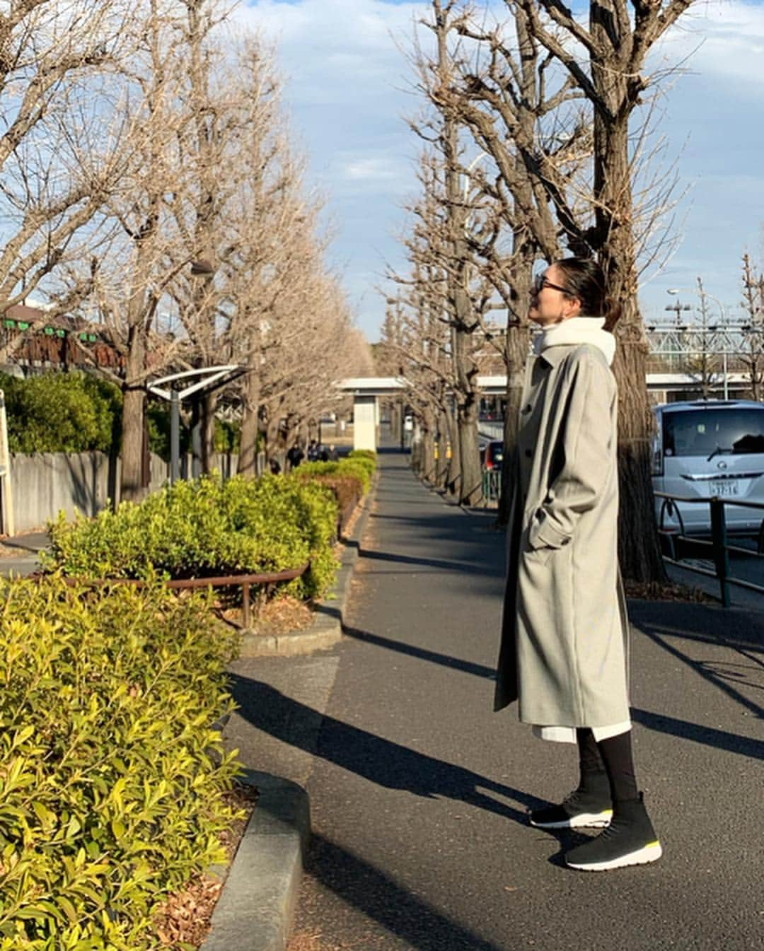 大日方久美子さんのインスタグラム写真 - (大日方久美子Instagram)「・ Outfit ☆ ・ Coat → @beigecomma  ONE PIECE → #kumishopchannel  Shoes → @agnesb_officiel ・ ・ シングルのチェックチェスターが新鮮🙌🏻 パーカーワンピはプロフィールのURLからサイトに飛べます。完売していたレギンスパンツの在庫も各サイズ、少しだけ戻りました👏🏻 ・ ・ #kumicloset #kumishopchannel」3月16日 9時56分 - kumi511976