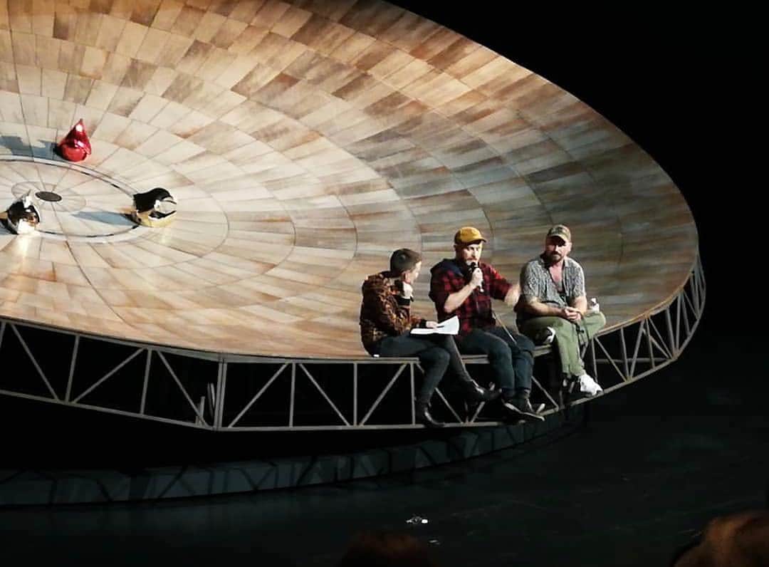 ジャンポールレスパナールのインスタグラム：「. A very receptive audience talk after the second show of Omphalos @kampnagel_hamburg @uta_lambertz asked us some questions about inspiration, influences and the creative process behind the performance. Thank you so much for the warm welcome. 📡」