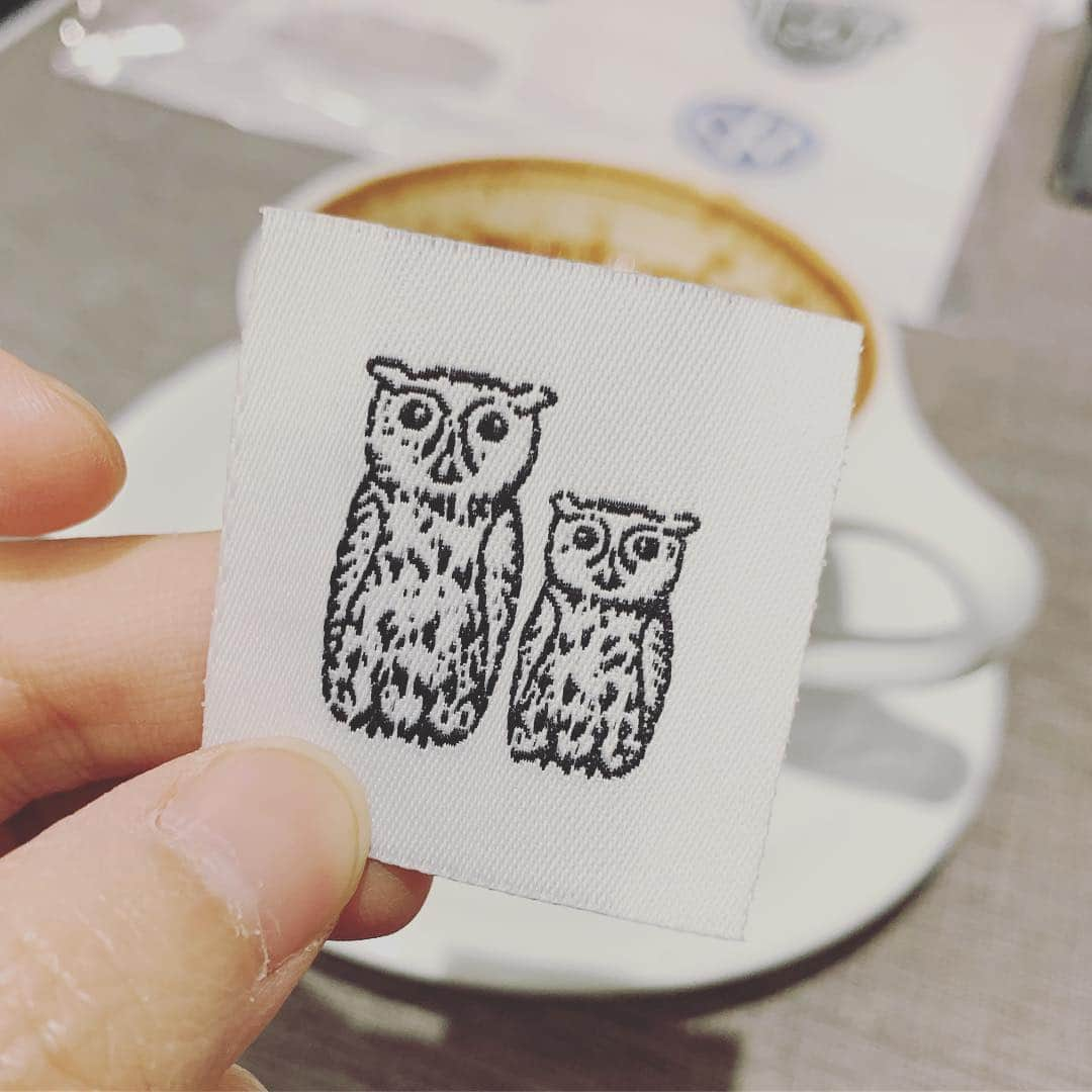 nocotoさんのインスタグラム写真 - (nocotoInstagram)「nocotoのネーム(タグ)のサンプルが上がって来ました🎶黒？ゴールド？どっちも良くて悩み中😆  皆さま、良い土曜日をお過ごしください🎶  #nocoto_original  #owl #フクロウ親子」3月16日 10時30分 - nocoto_store