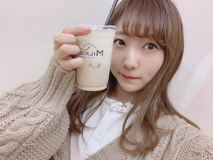 夏川愛実のインスタグラム：「ㅤㅤㅤㅤㅤㅤㅤㅤㅤㅤㅤㅤㅤ ㅤㅤㅤㅤㅤㅤㅤㅤㅤㅤㅤㅤㅤ  #milkissimo の 北海道チーズティー ほうじ茶💓 ㅤㅤㅤㅤㅤㅤㅤㅤㅤㅤㅤ  ずっと飲みたいなーって思ってて やっと行った！PARCOにあります😀 ㅤㅤㅤㅤㅤㅤㅤㅤㅤㅤㅤ チーズティーを初めて飲んだんだけど ふわっふわでびっくり！！！！！ 甘さとほうじ茶がええかんじ🤤 ㅤㅤㅤㅤㅤㅤㅤㅤㅤㅤㅤ #チーズティー#ほうじ茶チーズティー #ほうじ茶#ほうじ茶ラテ#PARCO ㅤㅤㅤㅤㅤㅤㅤㅤㅤㅤㅤ ㅤㅤㅤㅤㅤㅤㅤㅤㅤㅤㅤ」