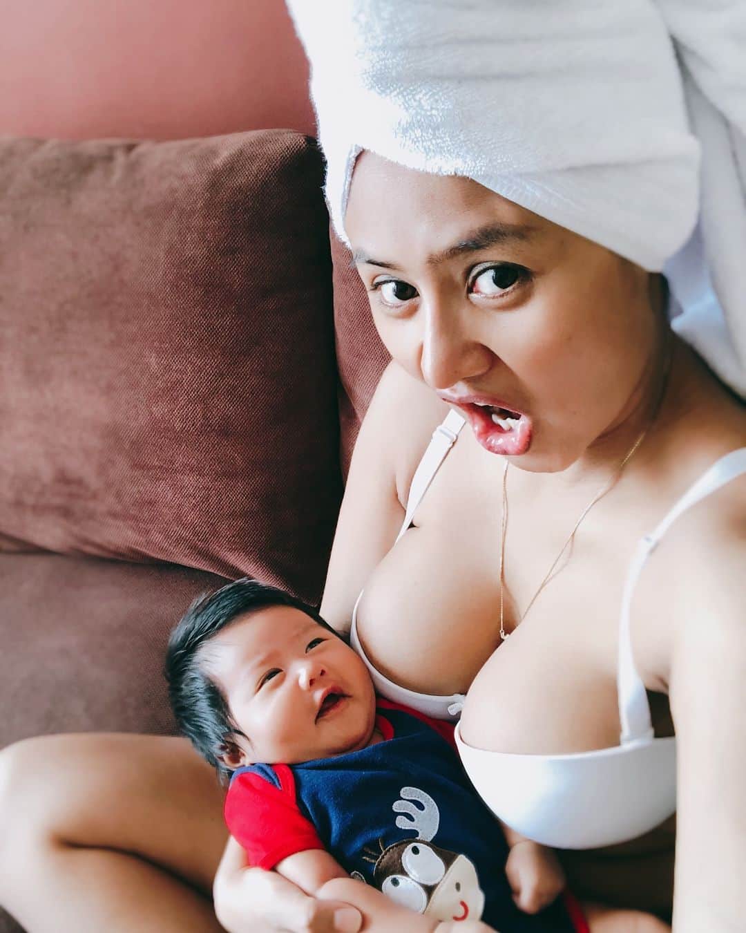 Jelly Jeloのインスタグラム：「Aaaaaaa Maazewwww anak mama sayaaanggg ♥️♥️♥️♥️♥️ Finally, 40 hari mazew shmellow pipi empuk kayak marshmellow @mazelshmellow」