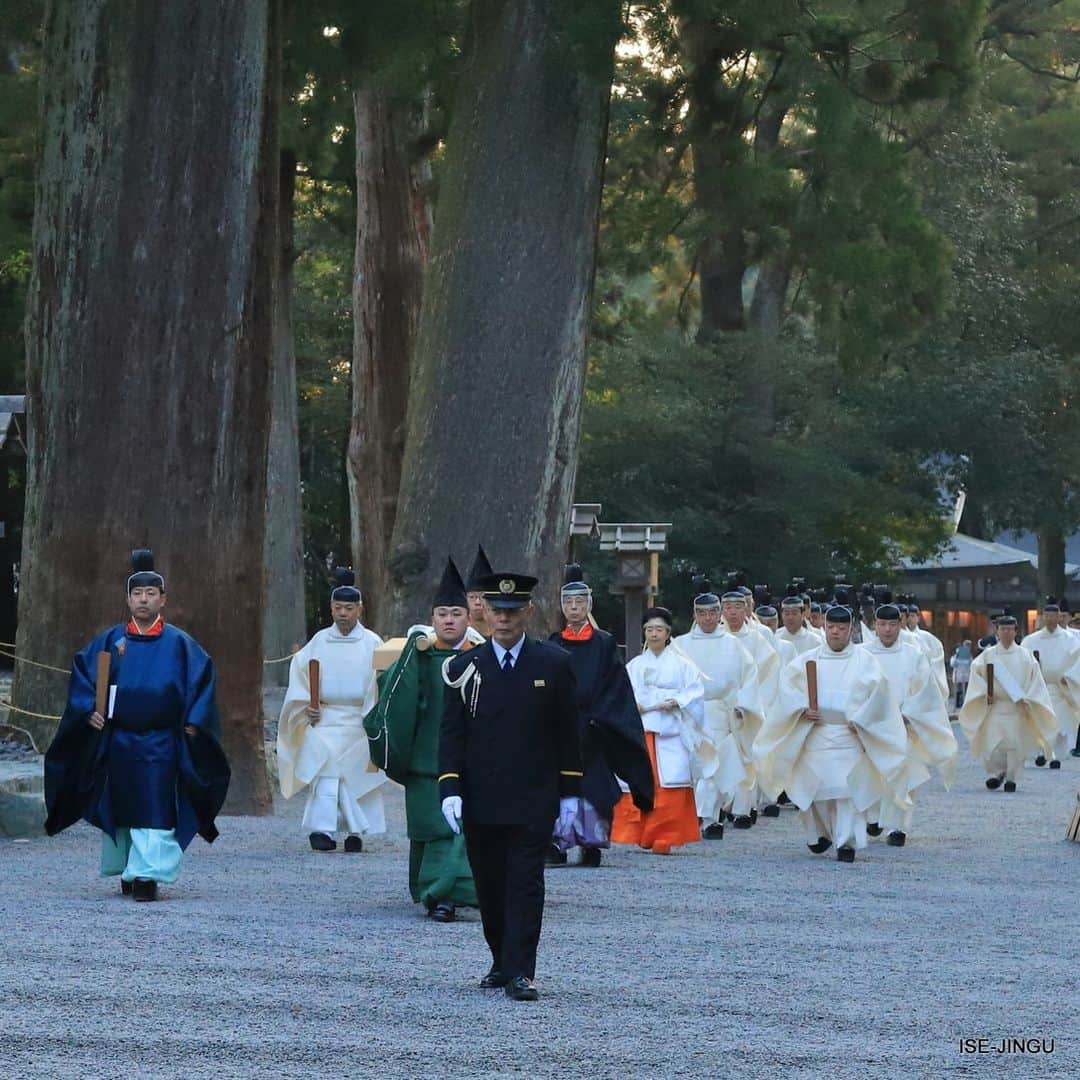 伊勢神宮さんのインスタグラム写真 - (伊勢神宮Instagram)「#伊勢神宮 #神宮 #神社 #心のふるさと #天皇陛下 #御譲位 #退位及びその期日奉告祭 #外宮 #臨時祭 #奉幣 #参進 #ISEJINGU #JINGU #SOUL_of_JAPAN #Japan #Jinja #Shinto #Geku #Hohei」3月16日 11時01分 - isejingu.official