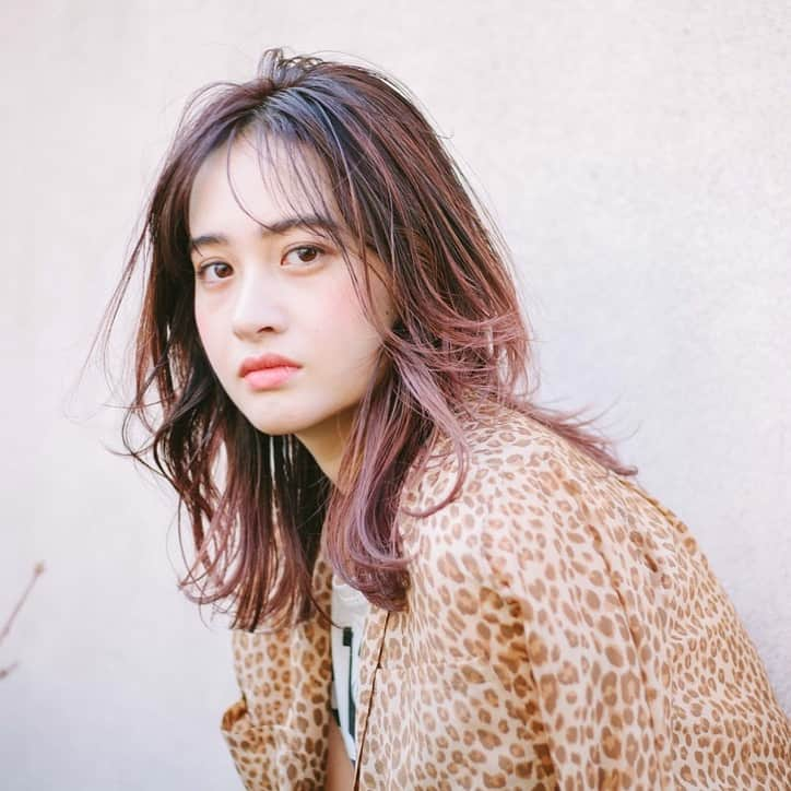 栗原貴史さんのインスタグラム写真 - (栗原貴史Instagram)「・ ・ 【PEEK-A-BOO NEWoMan新宿 2019S/S Hairstyle Collection】 ・ 『Dear Hair 』 ・ ・ ・ 💇‍♀️Hair @andosatoaki ・💋Make @takasaki_aoi ・ 📸Photo @mitsuru.nishimura ・ ・👗Clothes  @prefer_ships_newoman_shinjuku ・ ・ スケジュールはこちら🗓💁‍♂️ @takashi_kurihara_0804 ・ ・ @peekaboo_newoman_shinjuku  @peekabooacademyofficial  @peekaboosalonsofficial  @peekaboo_nail ・ ・ #ニュウマン#ニュウマン新宿 #ニュウマン新宿店 #newoman #newoman新宿 #ミルボン#アディクシーカラー #addicthycolor#  #addicthy #アディクシーカラー#アディクシーアメジスト #ハイライト#ローライト#ナプラ#napla #ndot #えぬどっと #えぬどっとオイル #エヌドットポリッシュオイル #ロレアル #lorealpro #kerastase #ケラスターゼ#オレオリラックス #oleorelax」3月16日 11時10分 - kuri0804