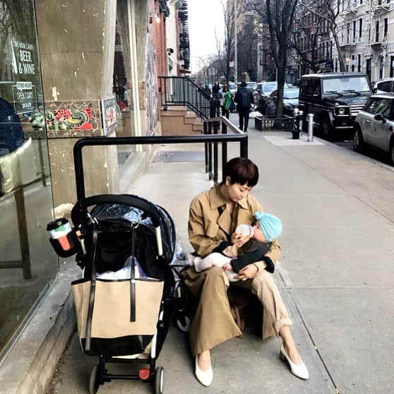 のインスタグラム：「Street style. March 15, 2019 ☀️ 18℃  #ootd coat... #blamink  pants... #phingerin  shoes... #jilsander  #NYC #newyork #warmday #streetphotography  #babygirl #6monthsold」