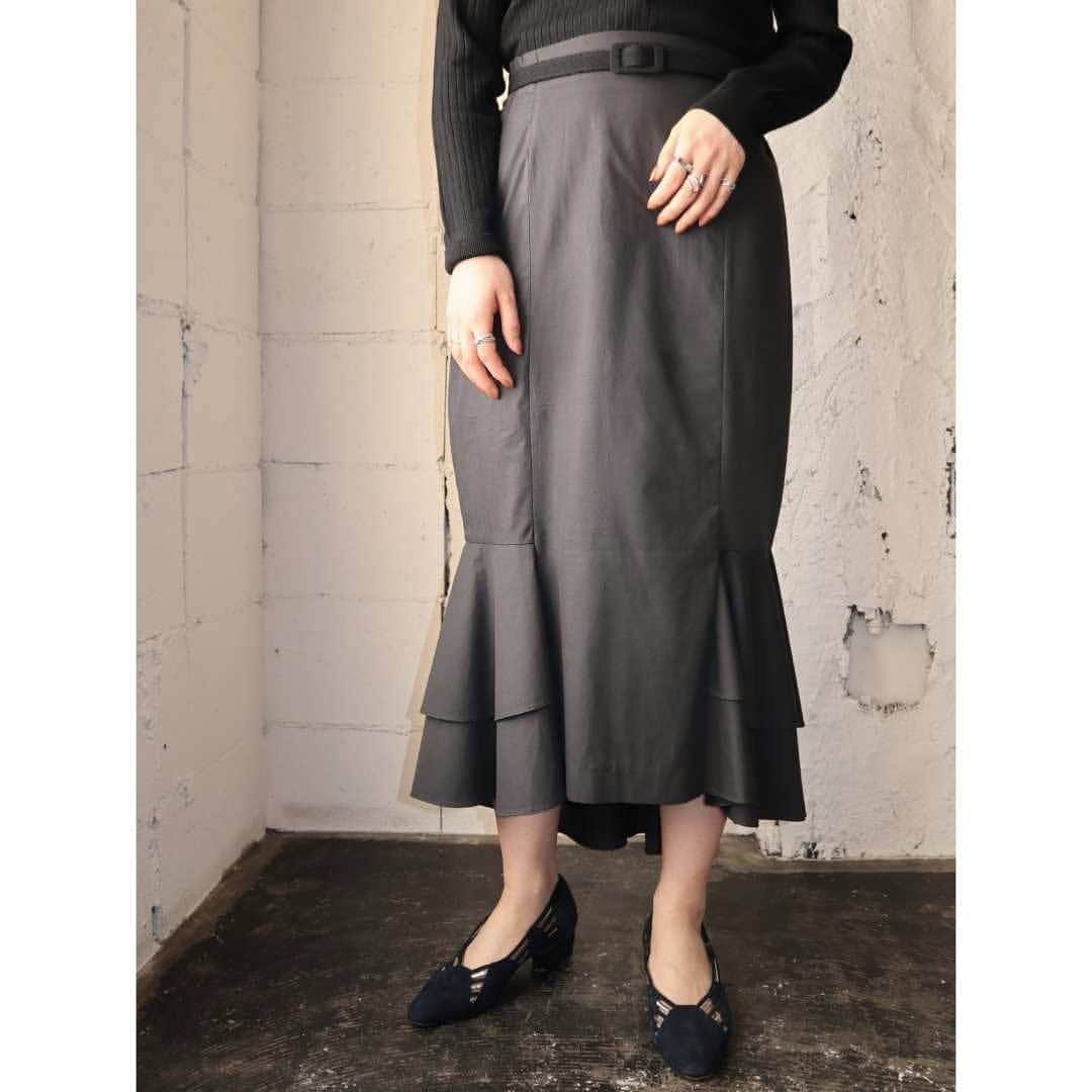 吉祥寺 古着屋 Orfeoのインスタグラム：「Raffled Hem Tight Skirt  #Orfeo #Kichijoji #Tokyo #vintage #used #fashion #coodinate #outfits  掲載商品のお問い合わせはメールにて承っております。コメント、DMでのお問い合わせは受け付けておりませんのでご了承ください。」