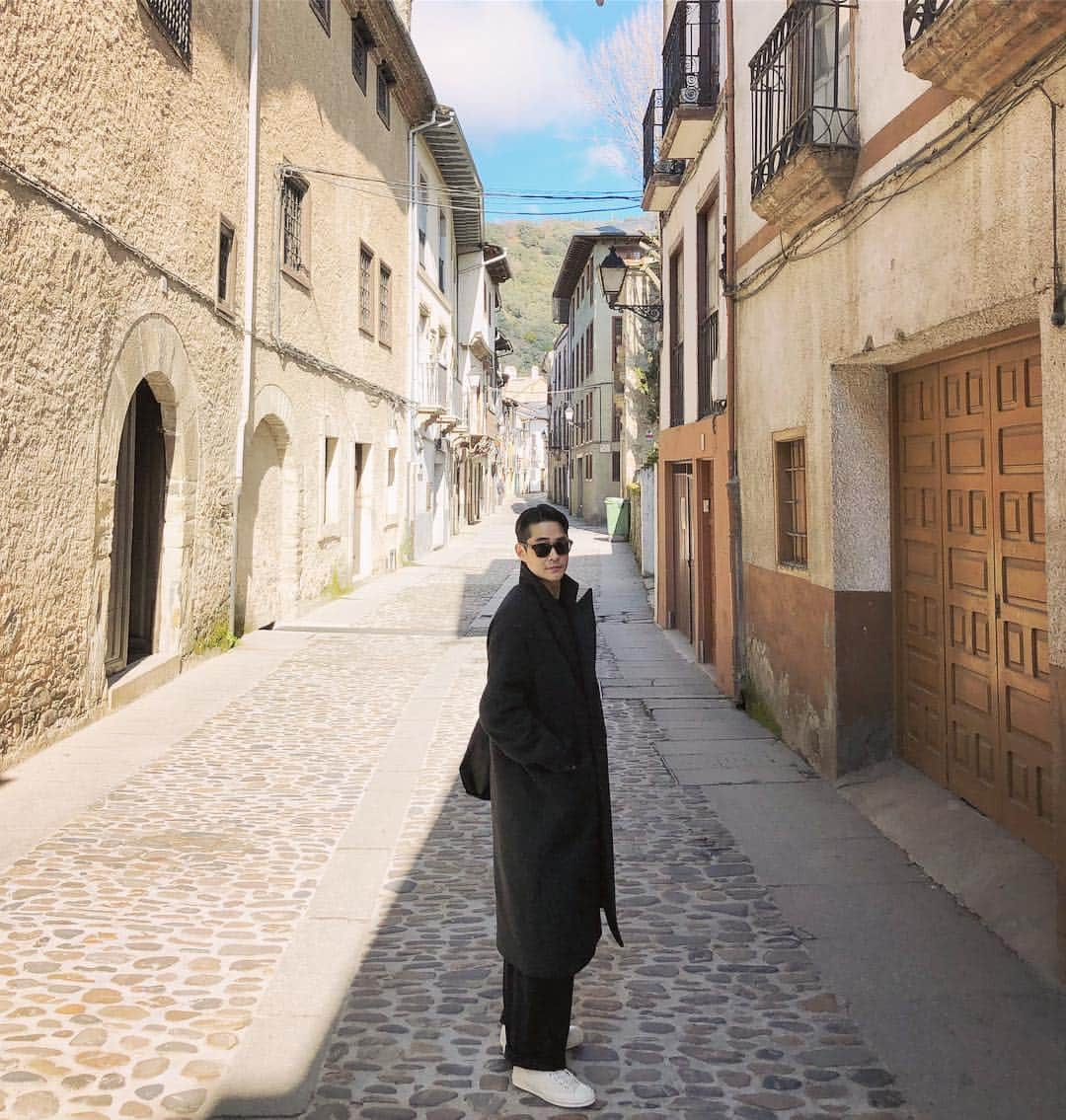 ペ・ジョンナムさんのインスタグラム写真 - (ペ・ジョンナムInstagram)「너무 아늑하고 이쁜동네~😊⛪️🧡 🇪🇸 ☀️ #스페인하숙」3月16日 11時38分 - jungnam_bae