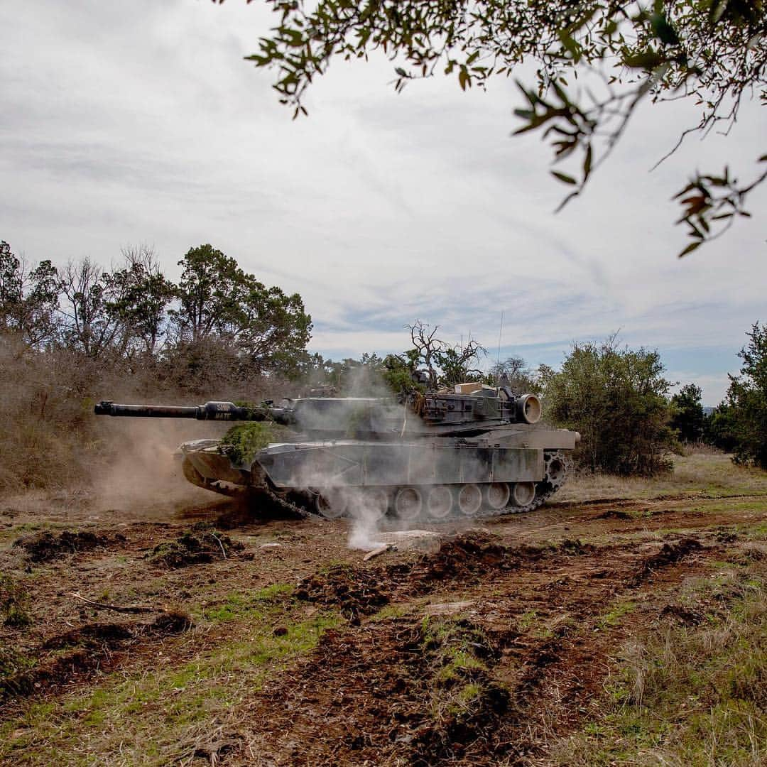 アメリカ海兵隊さんのインスタグラム写真 - (アメリカ海兵隊Instagram)「When the Smoke Clears  Marines with @1stmardiv, reposition an M1A1 Abrams tank during exercise Comanche Run at Fort Hood, Texas, February 23, 2019. (U.S. Marine Corps photo by Lance Cpl. Sahara A. Zepeda)  #Marines #USMC #MarineCorps #1stTankBattalion #1stMarDiv #M1A1 #Abrams #Tank #CBRN #ComancheRun #FortHood #Texas #Training #Photography」3月16日 11時44分 - marines