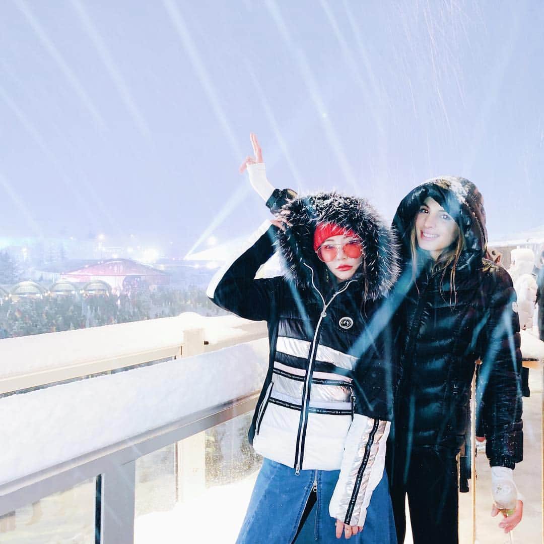 クリスティン・ウェイのインスタグラム：「Tomorrow winter was amazing!! #tomorrowland #tomorrowlandwinter #edm #ski #alpedhuez #skiinfrance #welltravelle #edm #tomorrowland #tomorrowlandwinter」