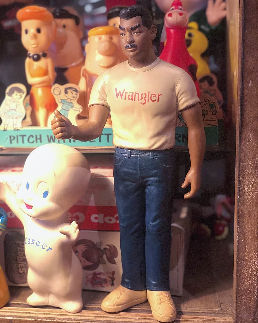 大川知英のインスタグラム：「70's WRANGLER Promotional doll  Store Display🇺🇸サドルマンvsオヤユビマン もし映画出来たとしたら見に行くしかない🚬 #wrangler #promotional #doll#storedisplay  #70s#サドルマンとオヤユビマン#映画化して下さい #興行収入3マン#amecajiboys  #takatsubase」