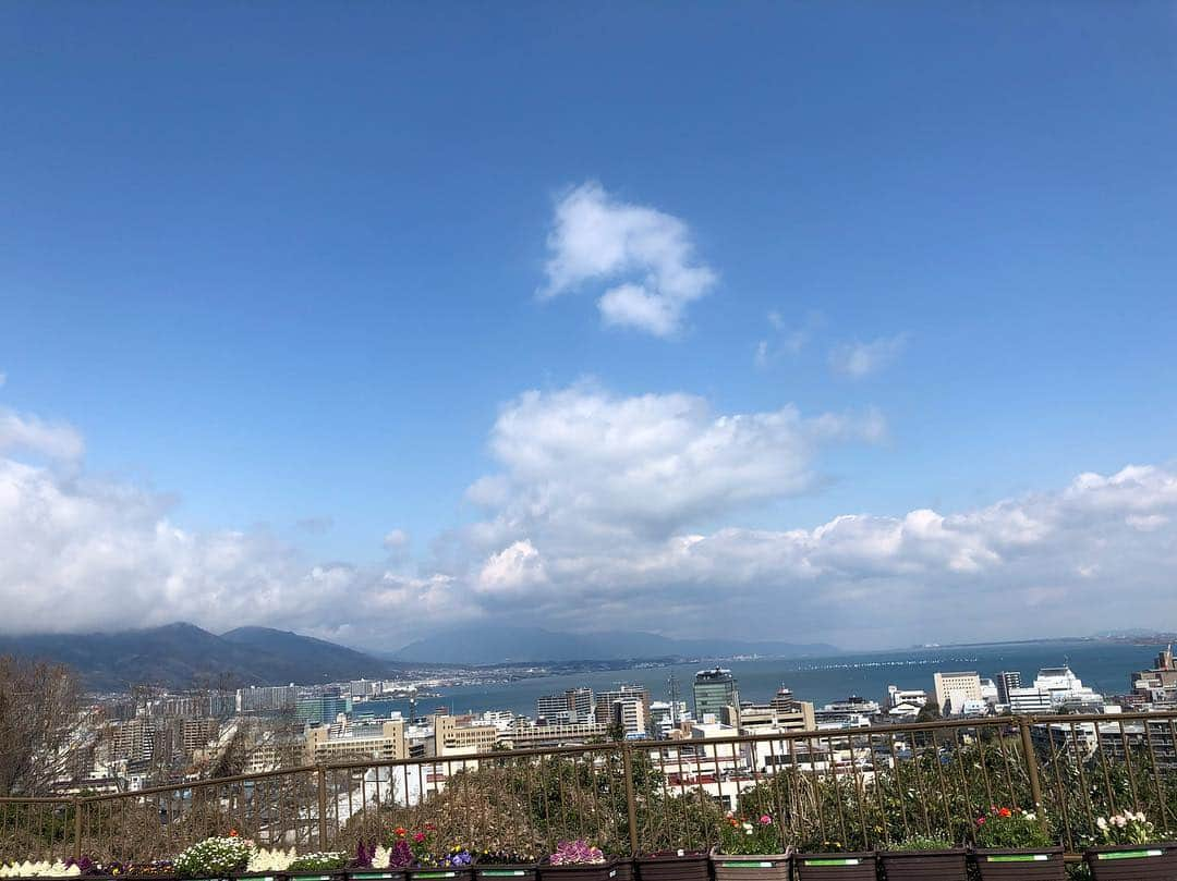 涼邑芹さんのインスタグラム写真 - (涼邑芹Instagram)「良い天気🌞😊🌞 #青空 #良い天気 #晴天 #琵琶湖」3月16日 12時14分 - seri_suzumura