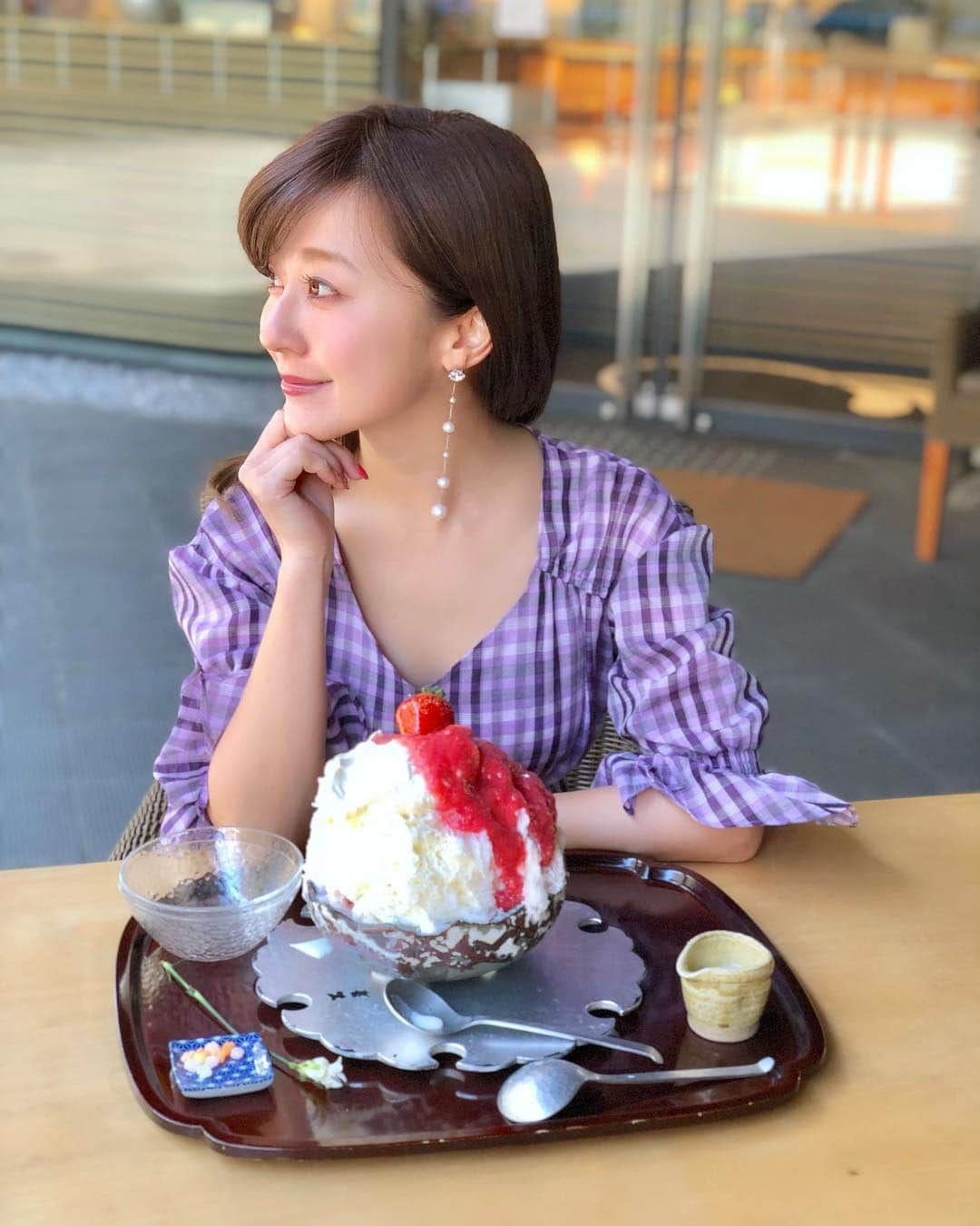 水野佐彩さんのインスタグラム写真 - (水野佐彩Instagram)「・ 苺姫🍓🍧💕💕 美味しかった〜🥺❤️ 凍えながら食べたけど 凍えながらでも 今月もう一回食べたい🥺w 今朝もインスタライブ ありがとうございました🙇🏼‍♀️✨ 鼻垂れ小僧ですみません。 明日の朝も10時からまたやろうかな😊💕 #coordinate one-piece#snidel @snidel_official  outer#journalstandardrelume @js_relume  shoes,bag#stellamccartney @stellamccartney  pierce#uiqut @uiqut  #sサイズコーデ #おちびコーデ #153cmコーデ #くろぎ #廚菓子くろぎ  #クリヤカシクロギ #苺姫 #ぜんざい #おぜんざい」3月16日 12時17分 - saaya_mizuno