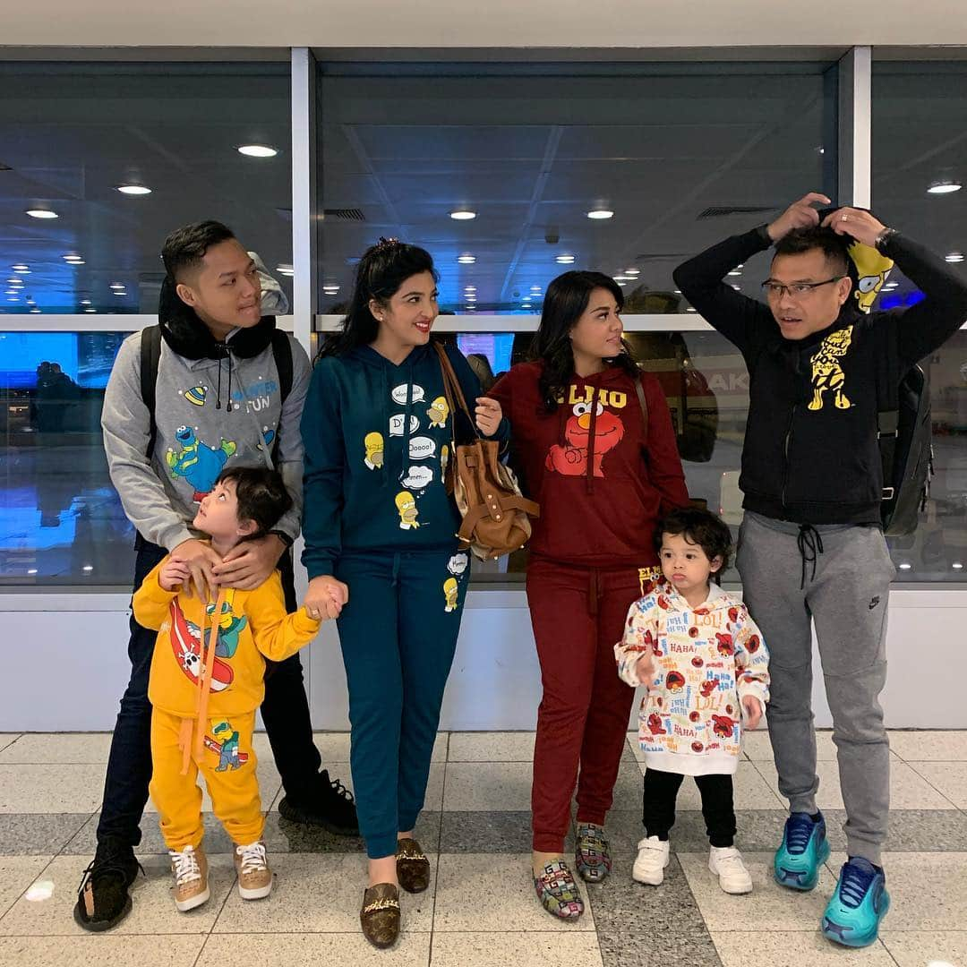 Ashantyさんのインスタグラム写真 - (AshantyInstagram)「Keluarga asix VS the simpsons N elmo😍turkey #turkishairport @turkishairlines」3月16日 12時19分 - ashanty_ash