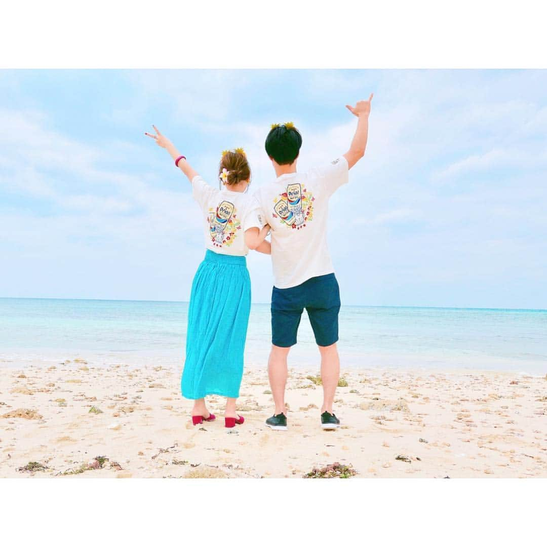 梶恵理子さんのインスタグラム写真 - (梶恵理子Instagram)「YouTube生配信中に気づいた オソロのTシャツ購入ハプニング🤣 . 無事にオソロTシャツにできました🥳💓 セルフタイマーにしていい写真撮れた〜📸😍 . このTシャツは宮古島のドンキで買ったよ😆👍🏻 . . . #かじえり#宮古島#宮古島旅行#リゾートコーデ#おそろコーデ#カップル#デート」3月16日 12時22分 - kajierimakeup