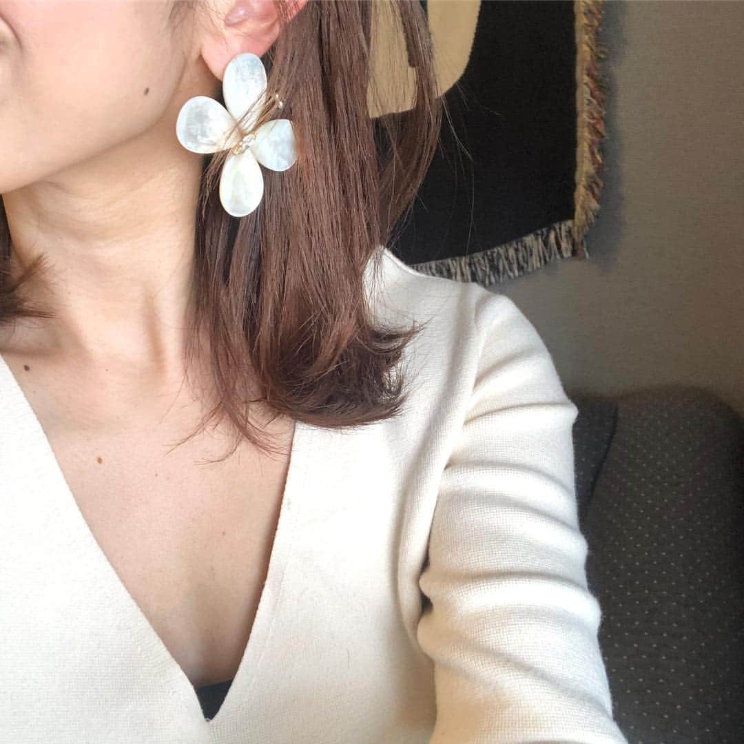 のインスタグラム：「お問い合わせありがとうございます😊  つけるとこんな感じです♡  大きめですが、大人っぽくお使い頂けます♡  #rippmonster」