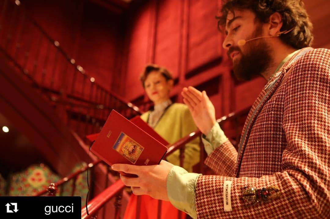 夏木マリさんのインスタグラム写真 - (夏木マリInstagram)「#Repost @gucci with @get_repost ・・・ In the Gucci store in Kyoto, the first of a series of events to celebrate the launch of the #GucciZumi bag, @alaskalynch and @mari_natsuki read poetry from the special mini book about the bag collection featuring illustrations by @alexmerryart. Discover more through link in bio. @alessandro_michele #AlessandroMichele #natsukirock」3月16日 12時32分 - mari_natsuki